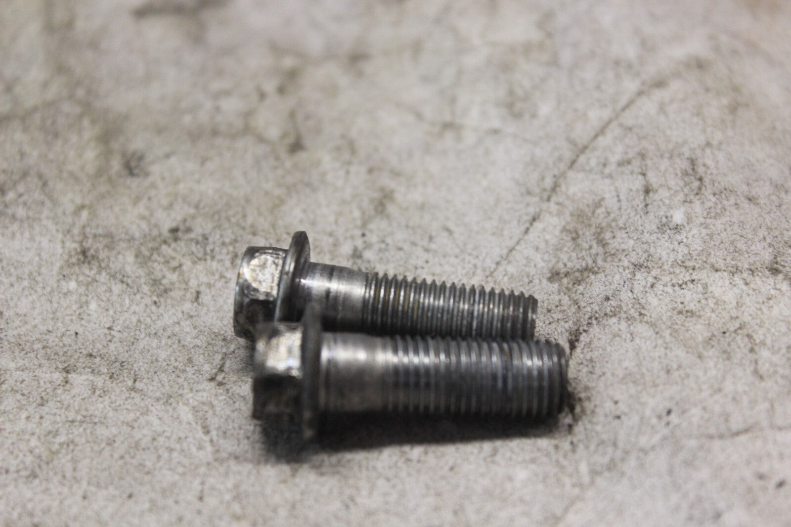 FRONT CALIPER MOUNTING BOLT 2PCS 09103-10320 2002 SUZUKI HAYABUSA GSX1300R