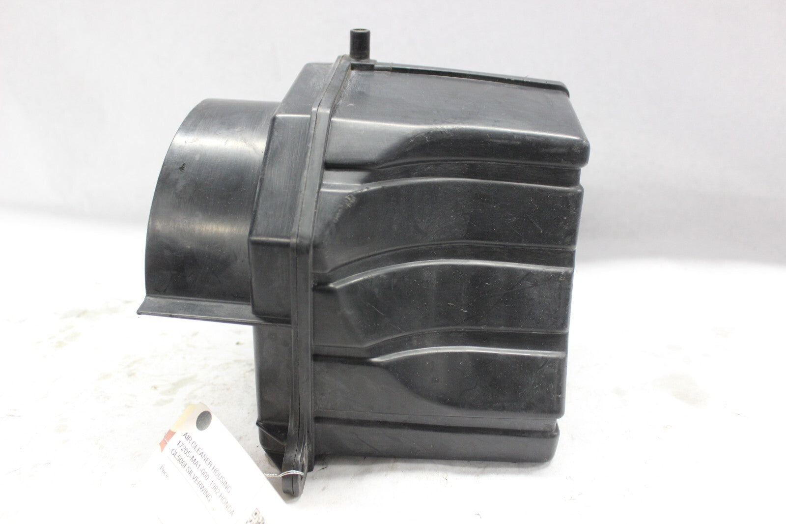 AIR CLEANER HOUSING 17205-MA1-000  1982 HONDA GL500I SILVERWING
