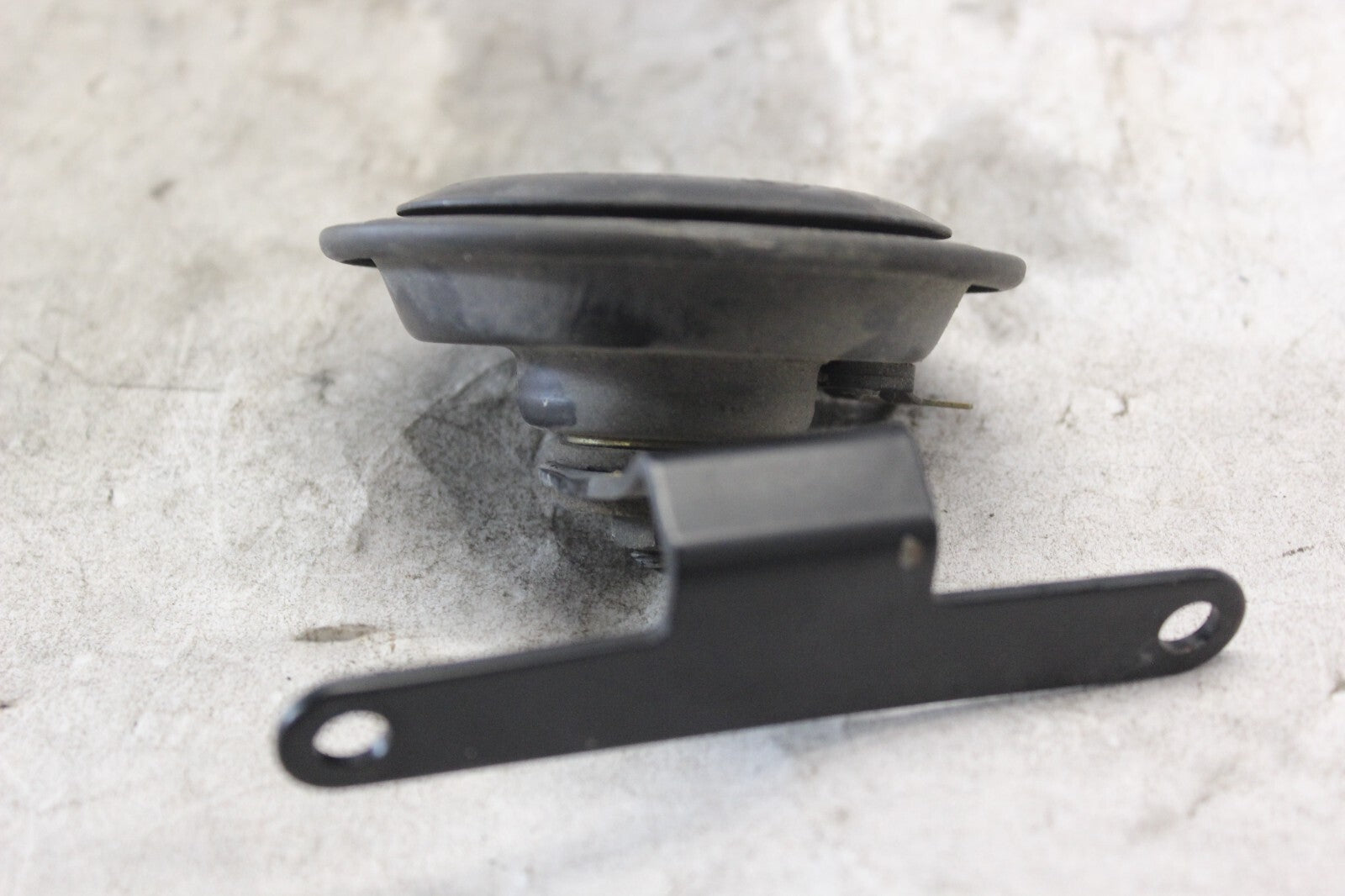 Horn 12v 3amp 105db TESTED/ WORKS 38500-24F00 2002 SUZUKI HAYABUSA GSX1300R