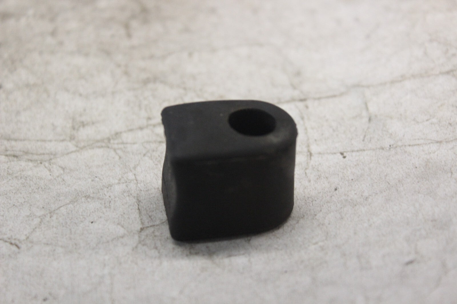 CRANKCASE OIL PIPE CUSHION 11283-24F00 2002 SUZUKI HAYABUSA GSX1300R