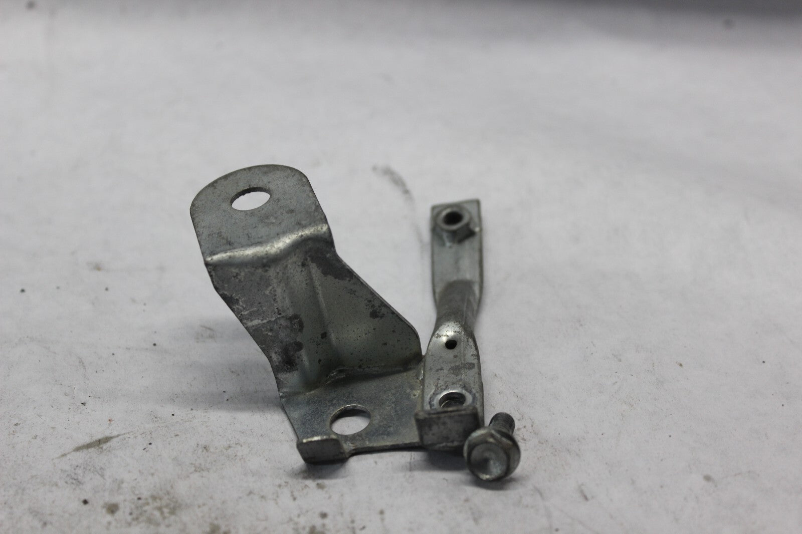 LEFT SIDE COVER STAY 50202-MAE-000 1998 HONDA CBR900RR