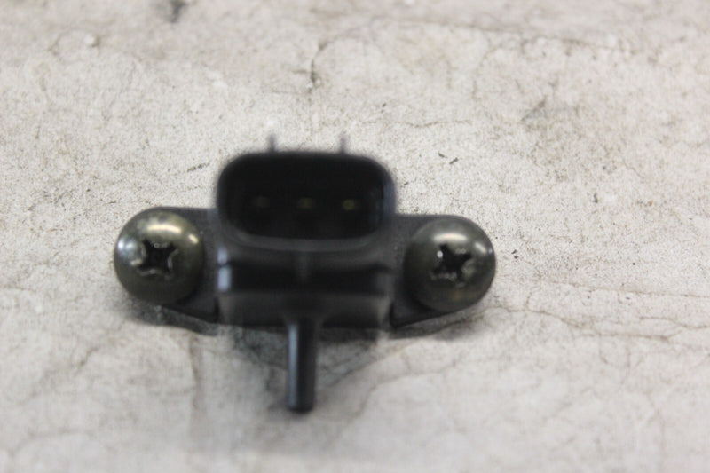 AIR PRESSURE SENSOR 18590-81A00 2002 SUZUKI HAYABUSA GSX1300R