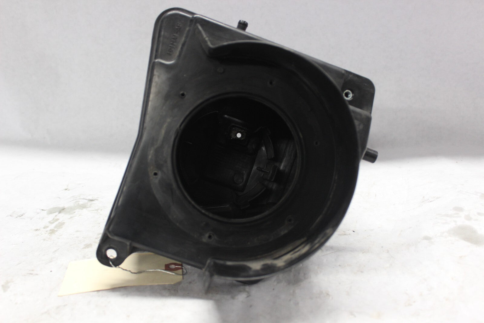 AIR CLEANER HOUSING 17205-MA1-000  1982 HONDA GL500I SILVERWING