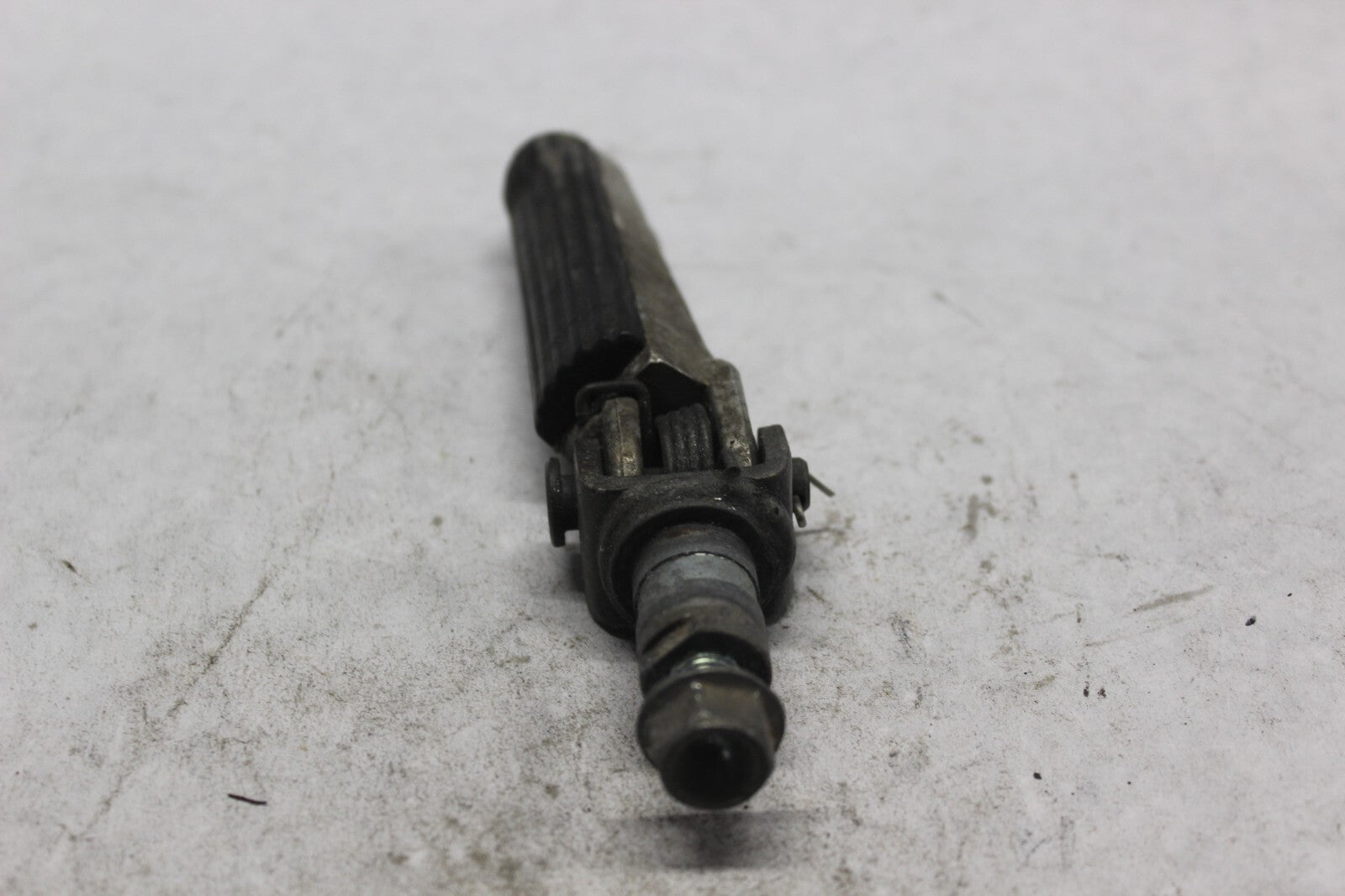 RIGHT MAIN STEP BAR W/ BRACKET 50660-KV3-700 1998 HONDA CBR900RR