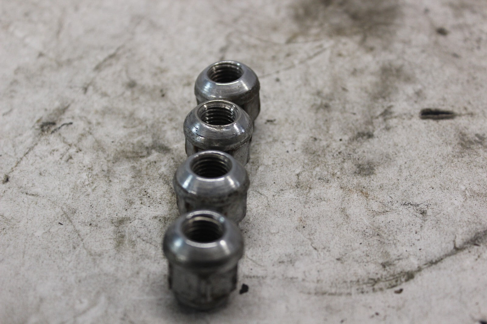 WHEEL NUT 4PCS 90304-SF0-751 2002 HONDA VFR800 INTERCEPTOR
