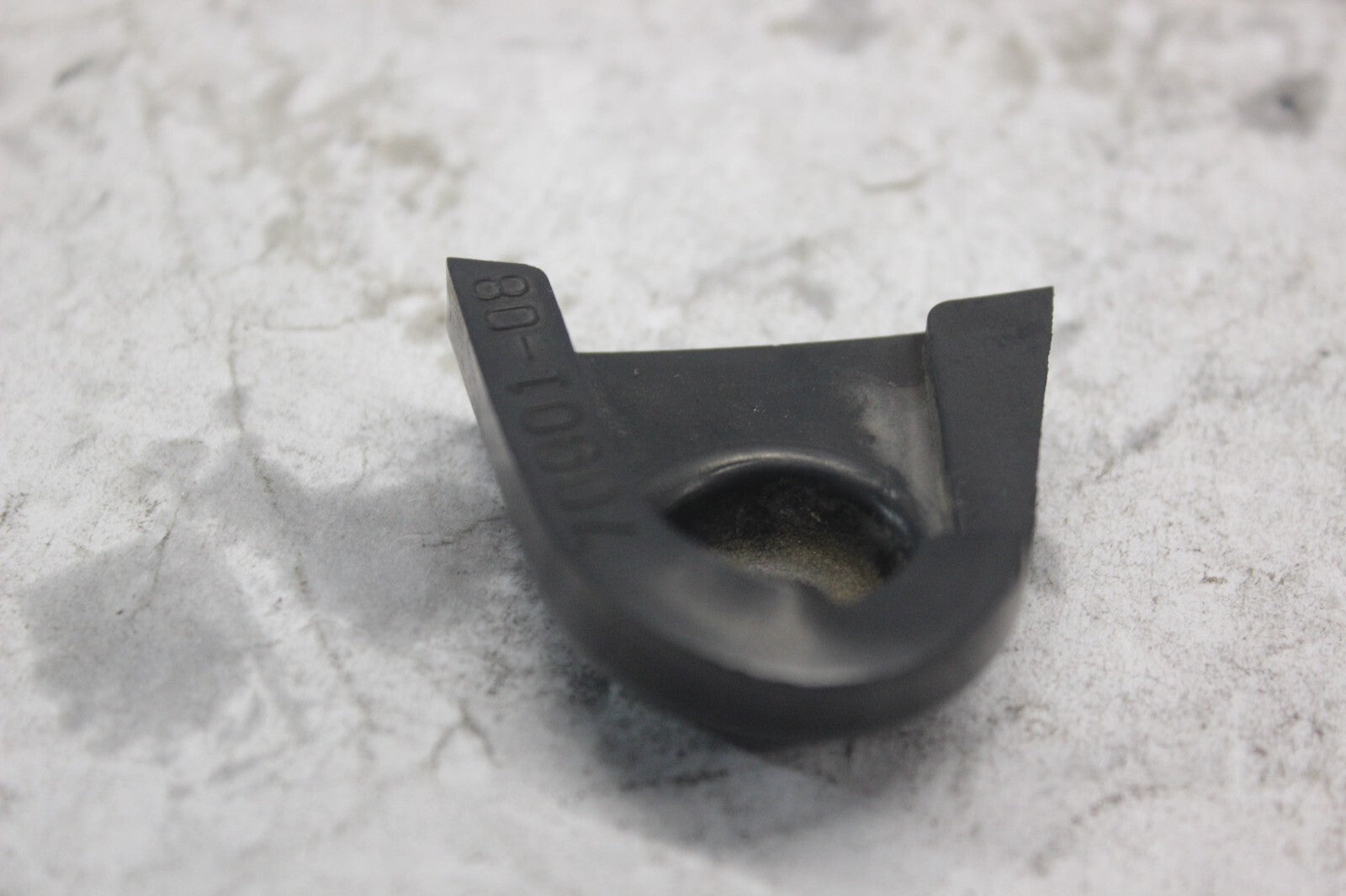 TANK BRACKET RUBBER BOOT RIGHT 70901-08 2008 H-D ELECTRAGLIDE FLHT