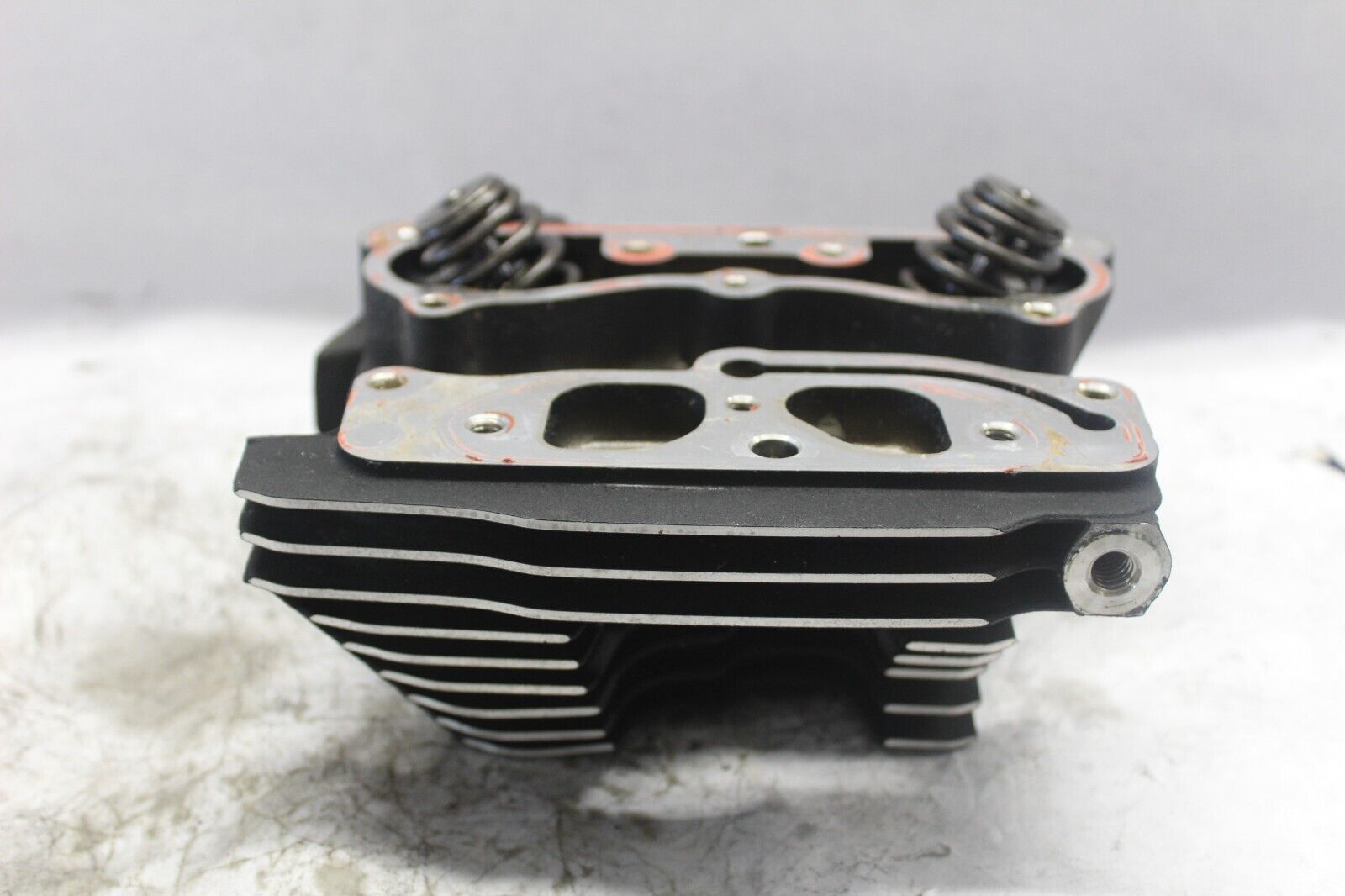 REAR CYLINDER HEAD 16724-05,16725-99 2005 SOFTAIL DELUXE FLSTNI