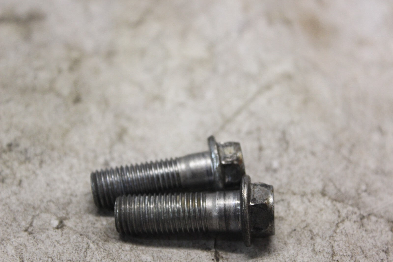 FRONT CALIPER MOUNTING BOLT 2PCS 09103-10320 2002 SUZUKI HAYABUSA GSX1300R