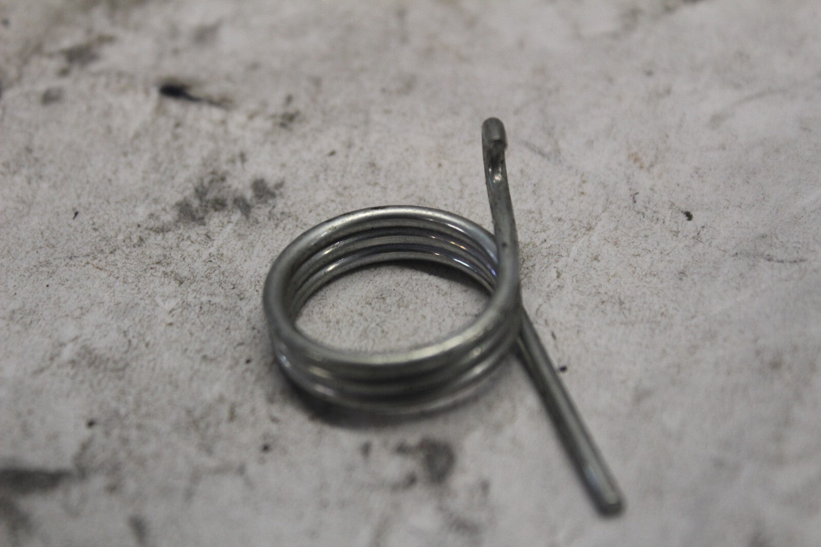 LEFT SEAT LOCK SPRING B 77227-MA1-000 1982 HONDA GL500I SILVERWING