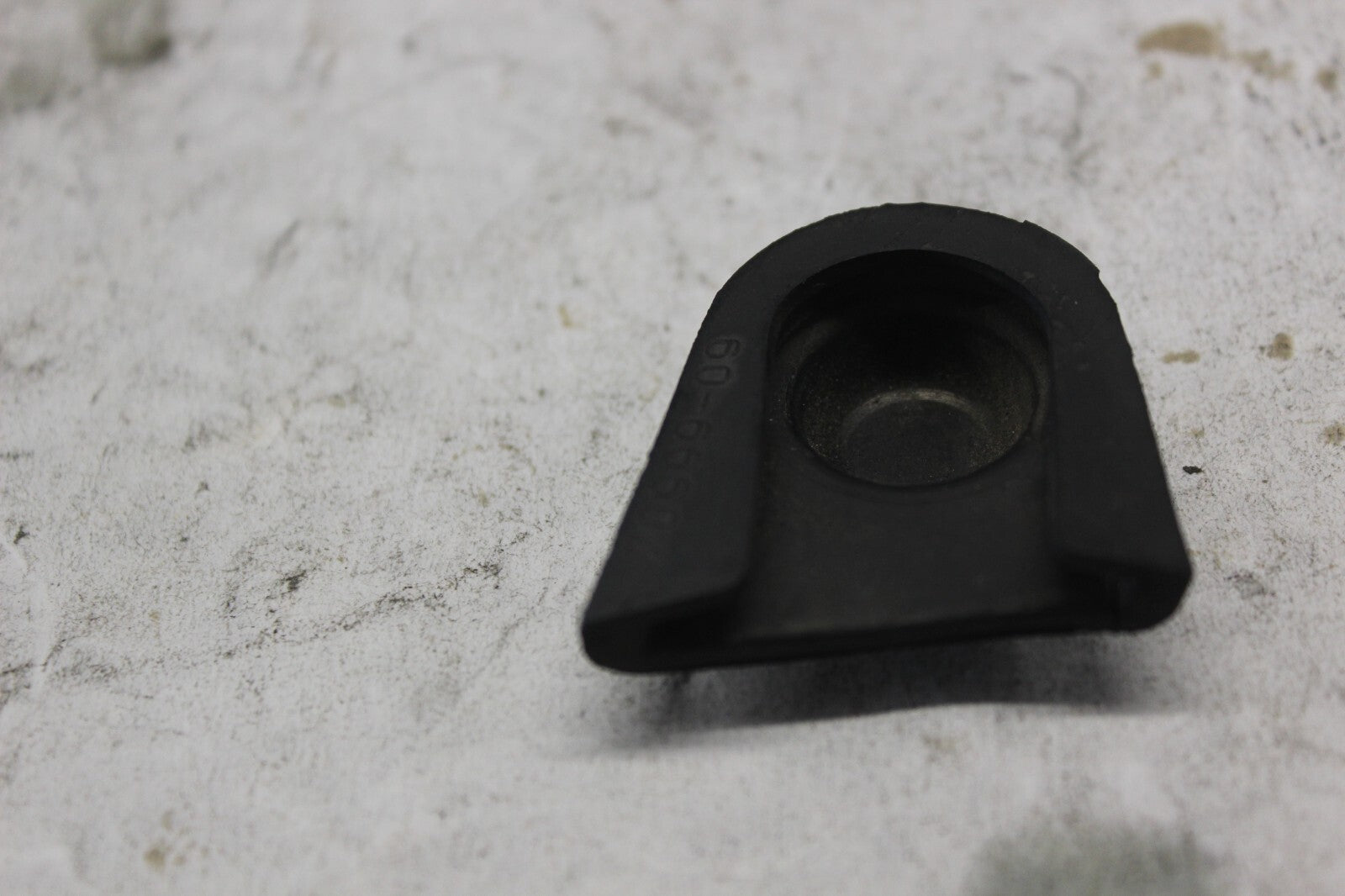 TANK BRACKET RUBBER BOOT LEFT 70999-08 2010 H-D ULTRA CLASSIC FLHTCU