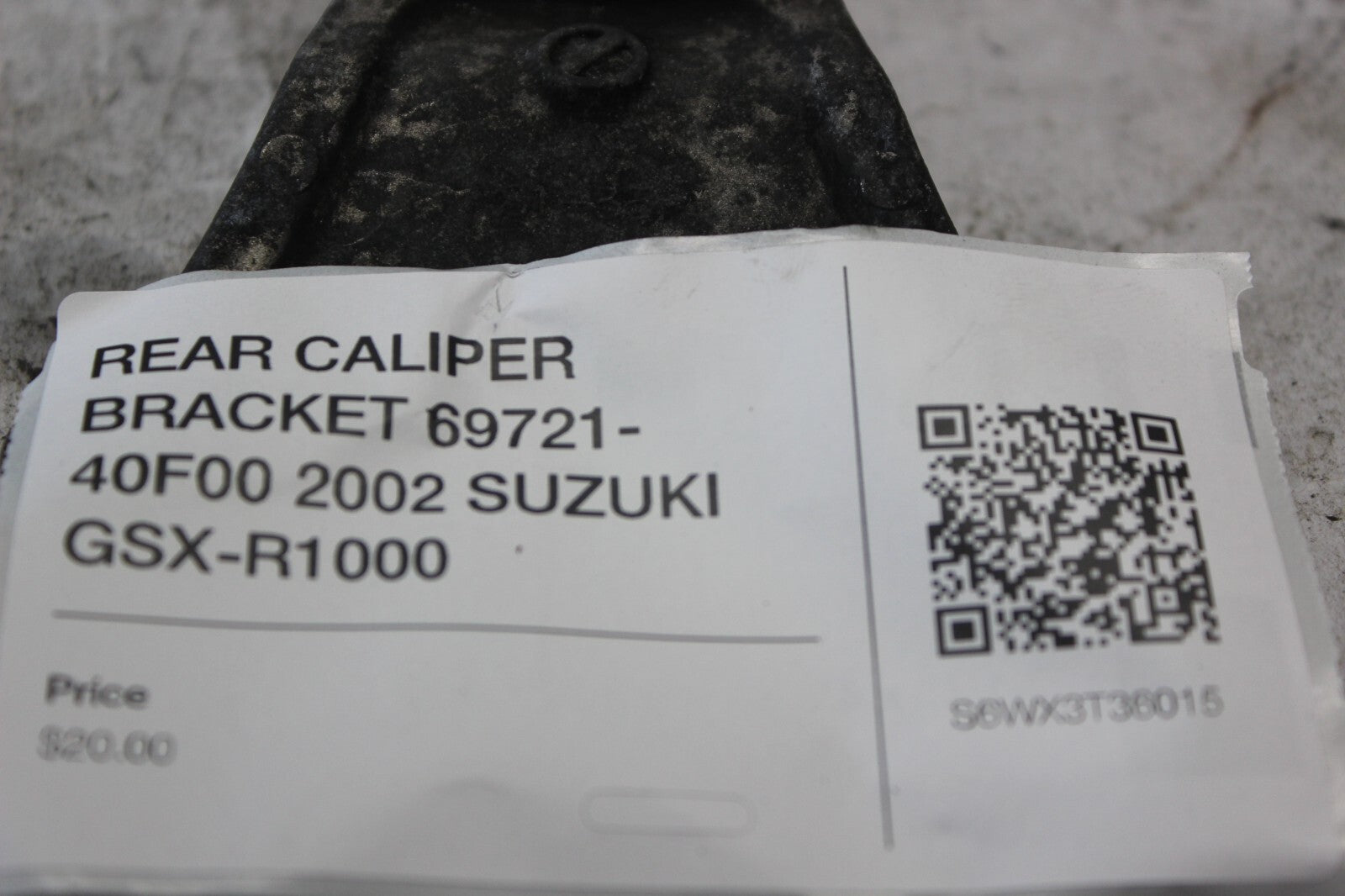 REAR CALIPER BRACKET 69721-40F00 2002 SUZUKI GSX-R1000