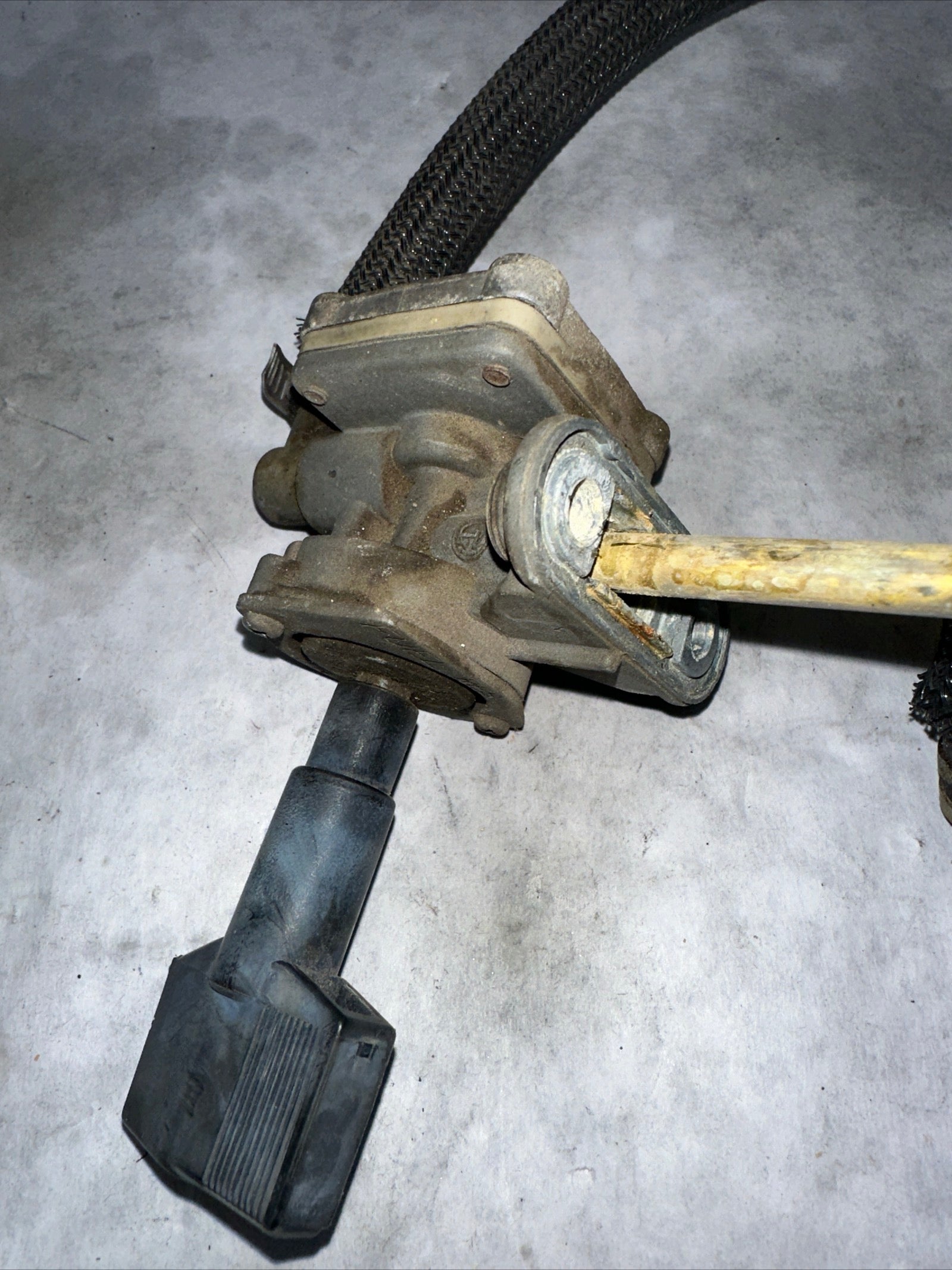 COCK ASSY., FUEL 2001 Suzuki Bandit 1200 44300-32F00