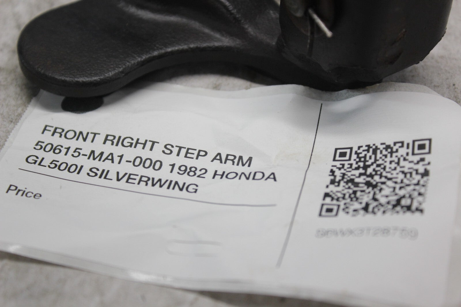 FRONT RIGHT STEP ARM 50615-MA1-000 1982 HONDA GL500I SILVERWING
