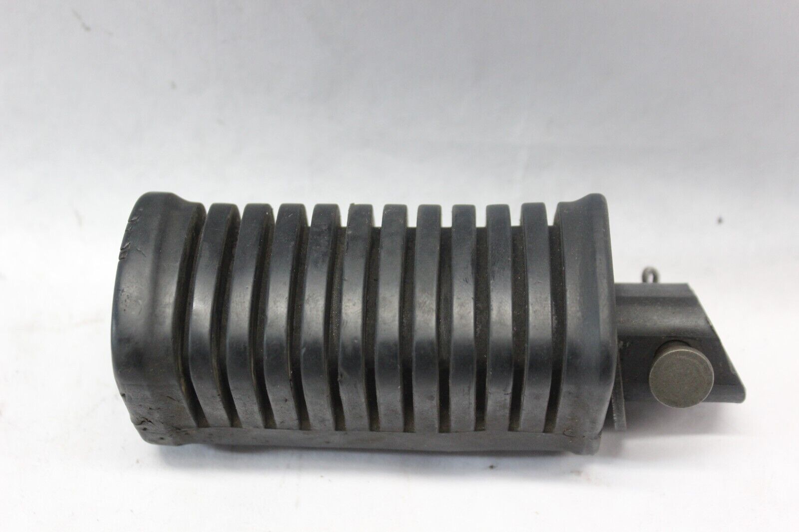 FRONT RIGHT STEP (SEE PHOTOS) 34027-1109  1982 Kawasaki Spectre KZ750N