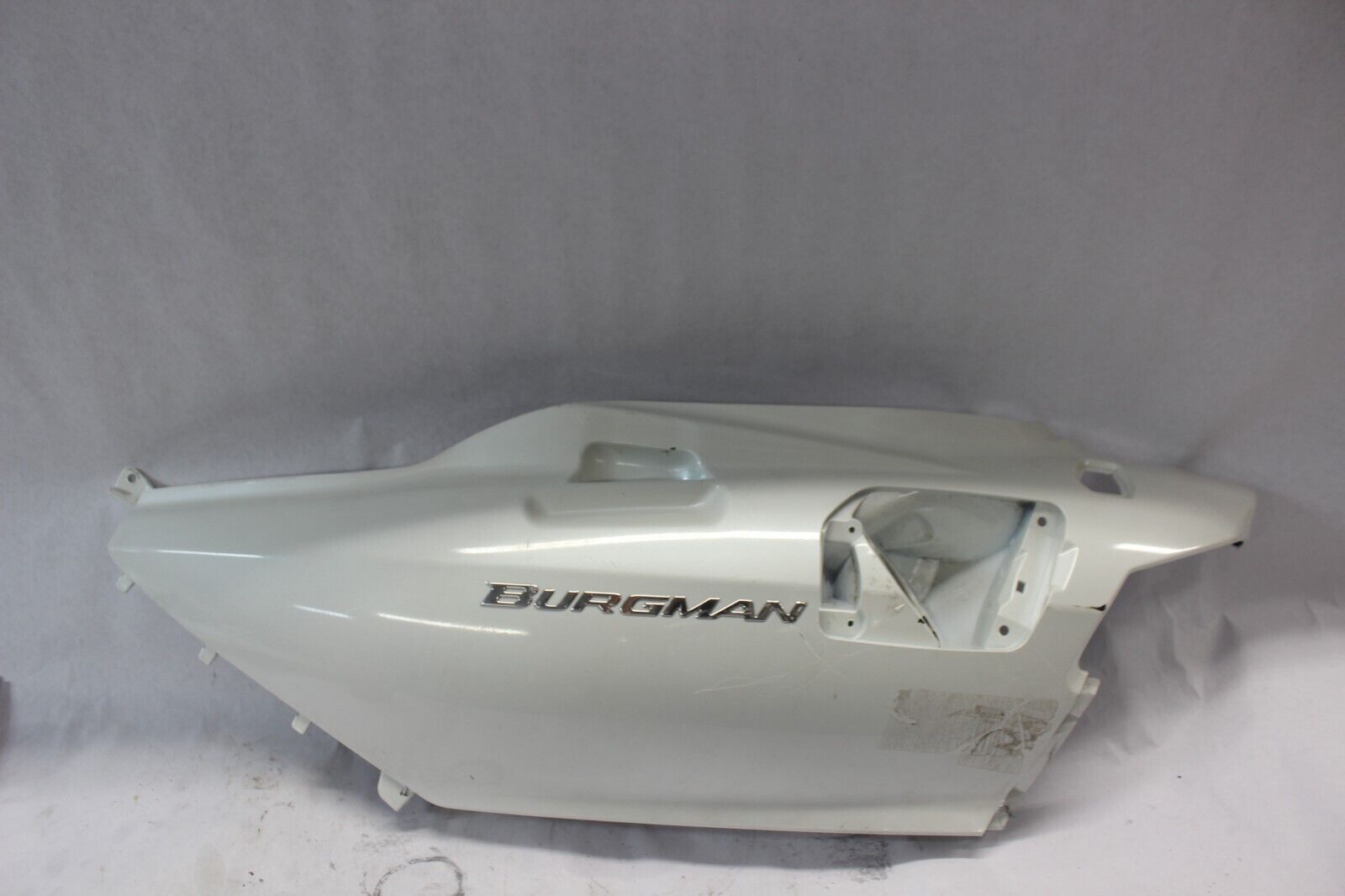 LEFT SIDE COVER (WHITE) 47211-10G31-YC3 2006 BURGMAN AN650K6
