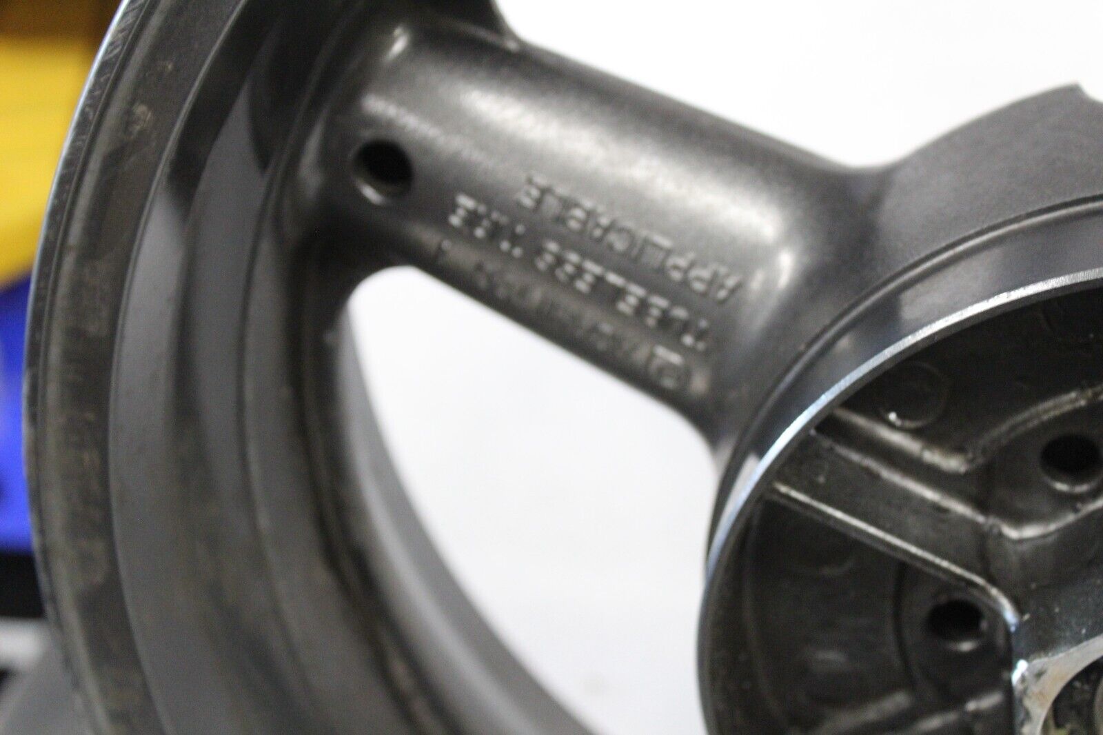 REAR WHEEL (17XMT5.50) 12R SILVER 64111-34E00-12R 1999 GSX-R600