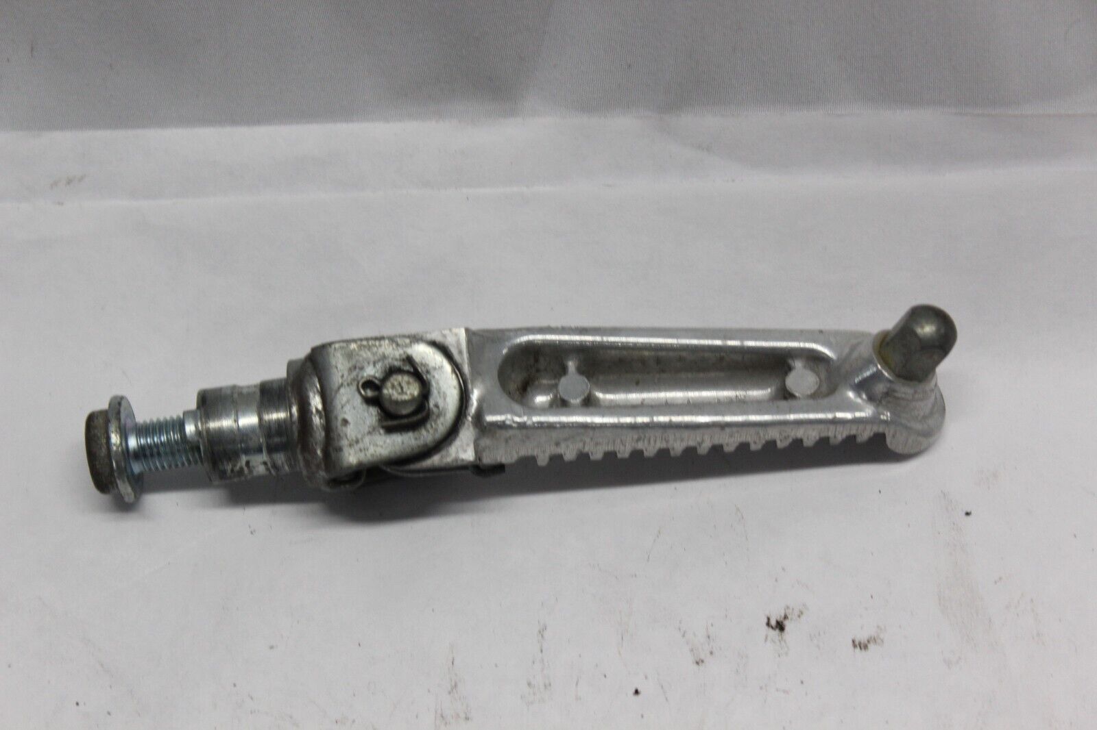 FRONT FOOTREST ASSY LEFT 43591-02F01 1999 Suzuki GSX-R600