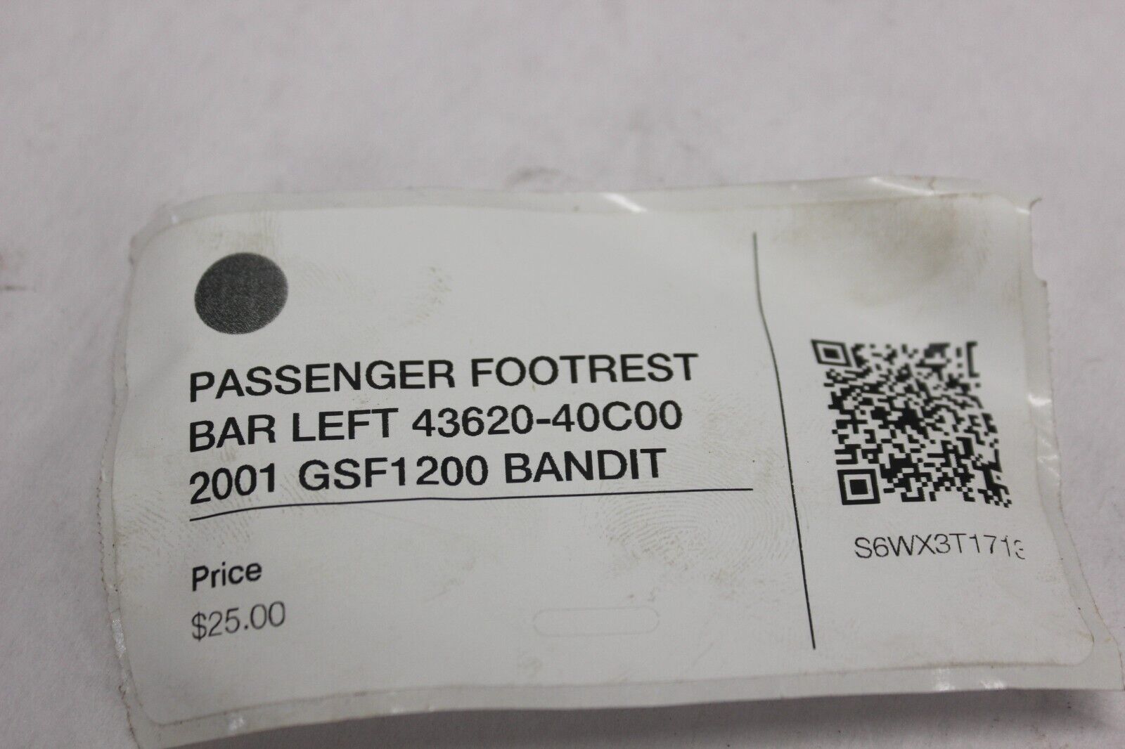 PASSENGER FOOTREST BAR LEFT 43620-40C00 2001 GSF1200 SUZUKI BANDIT