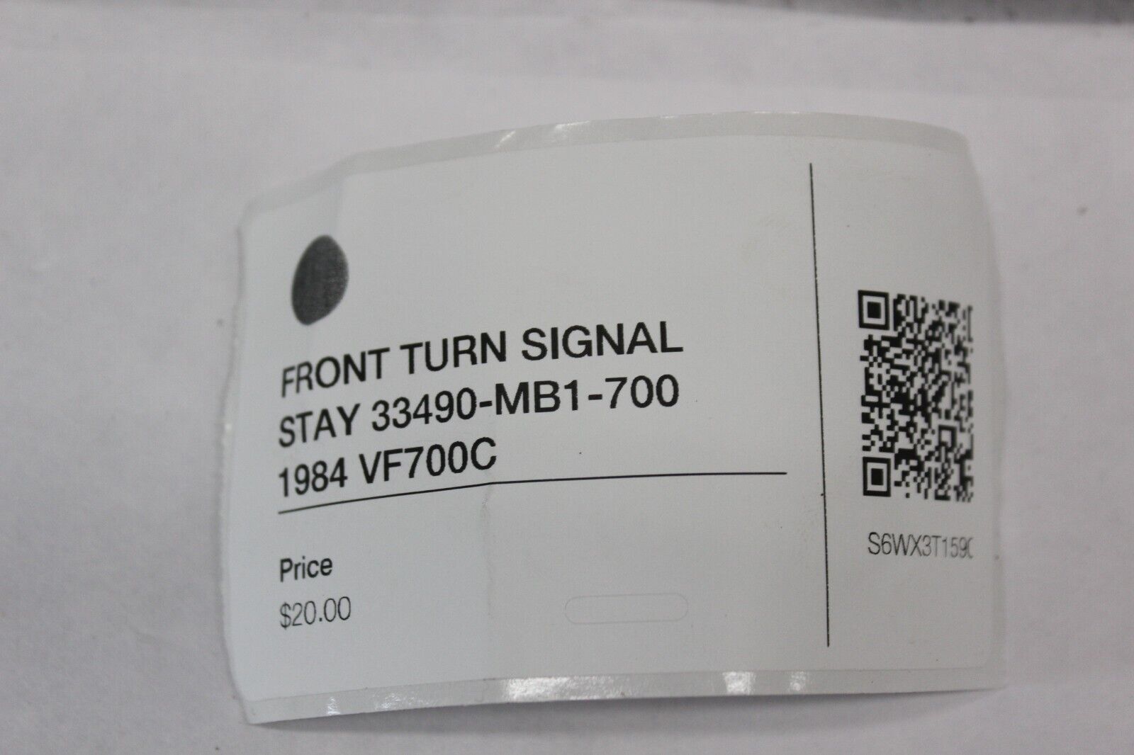 FRONT TURN SIGNAL STAY 33490-MB1-700 1984 Honda VF700C