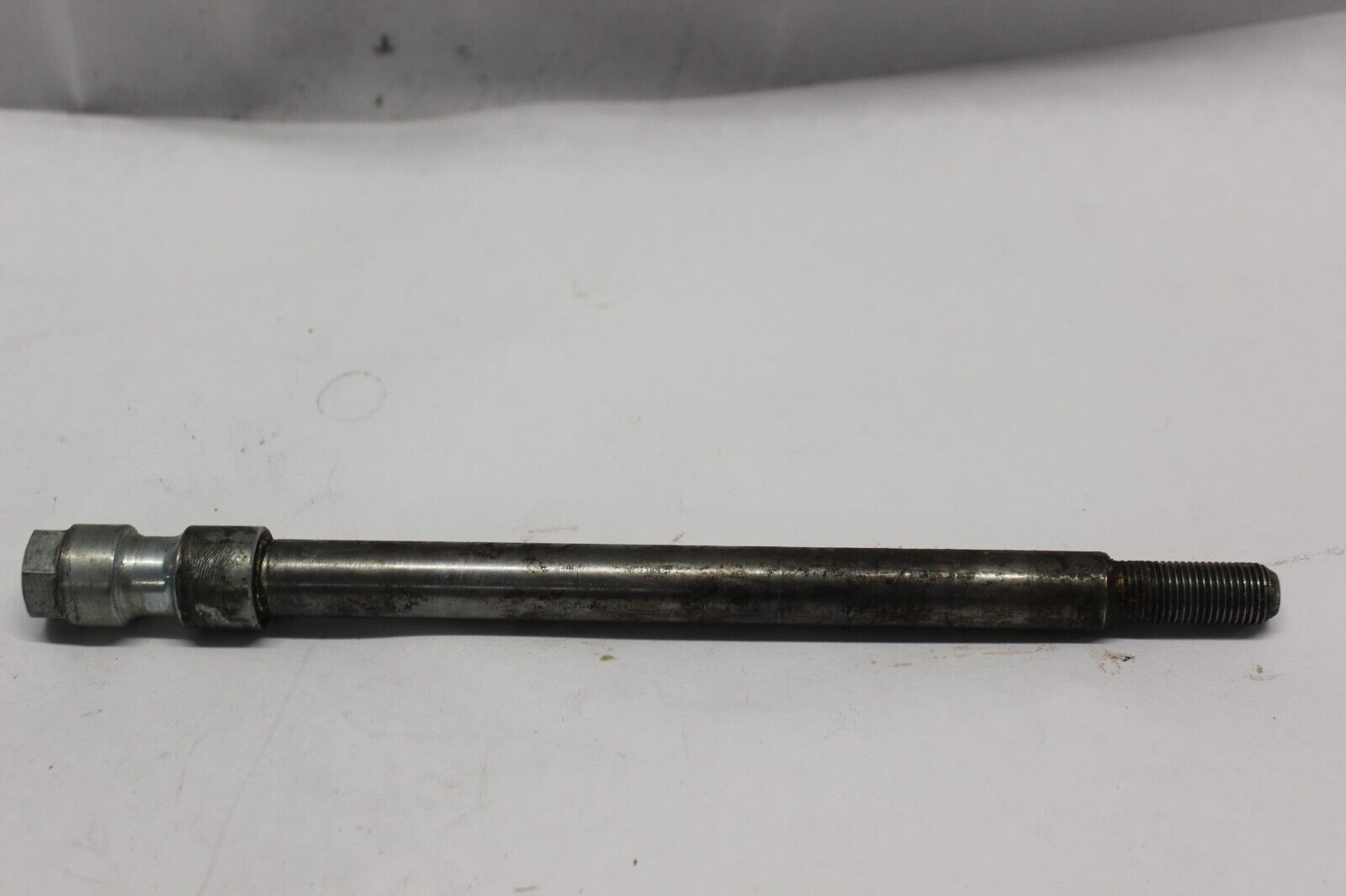 FRONT WHEEL AXLE 44301-461-770 1984 Honda VF700C