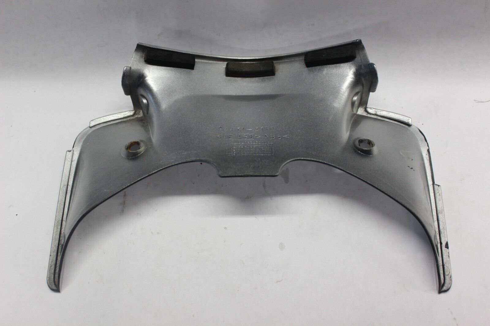 COWLING, CENTER (YD8 - SILVER) (US) 94430-31F00-YD8 2001 GSF1200 SUZUKI BANDIT