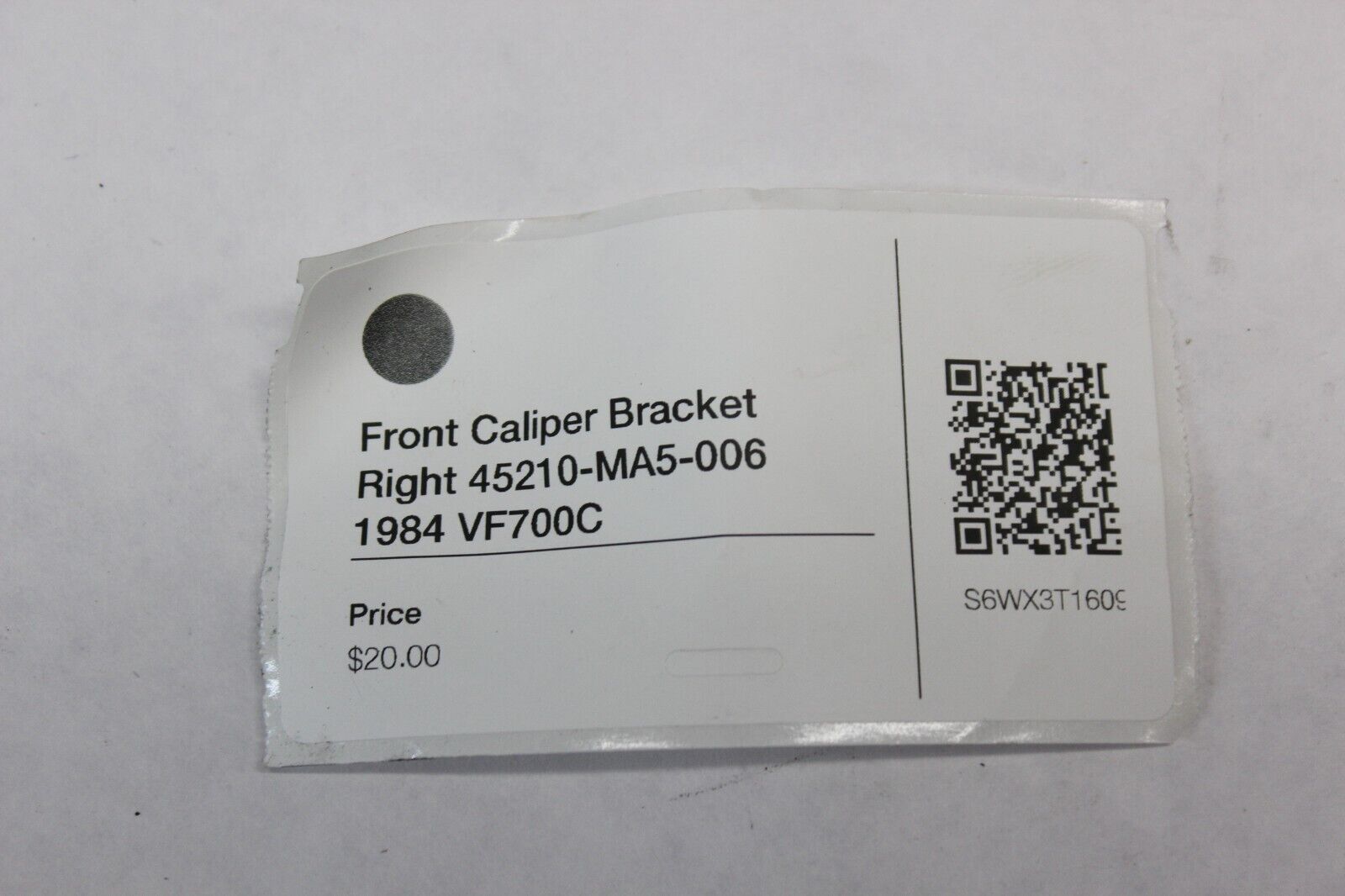 Front Caliper Bracket Right 45210-MA5-006 1984 Honda VF700C