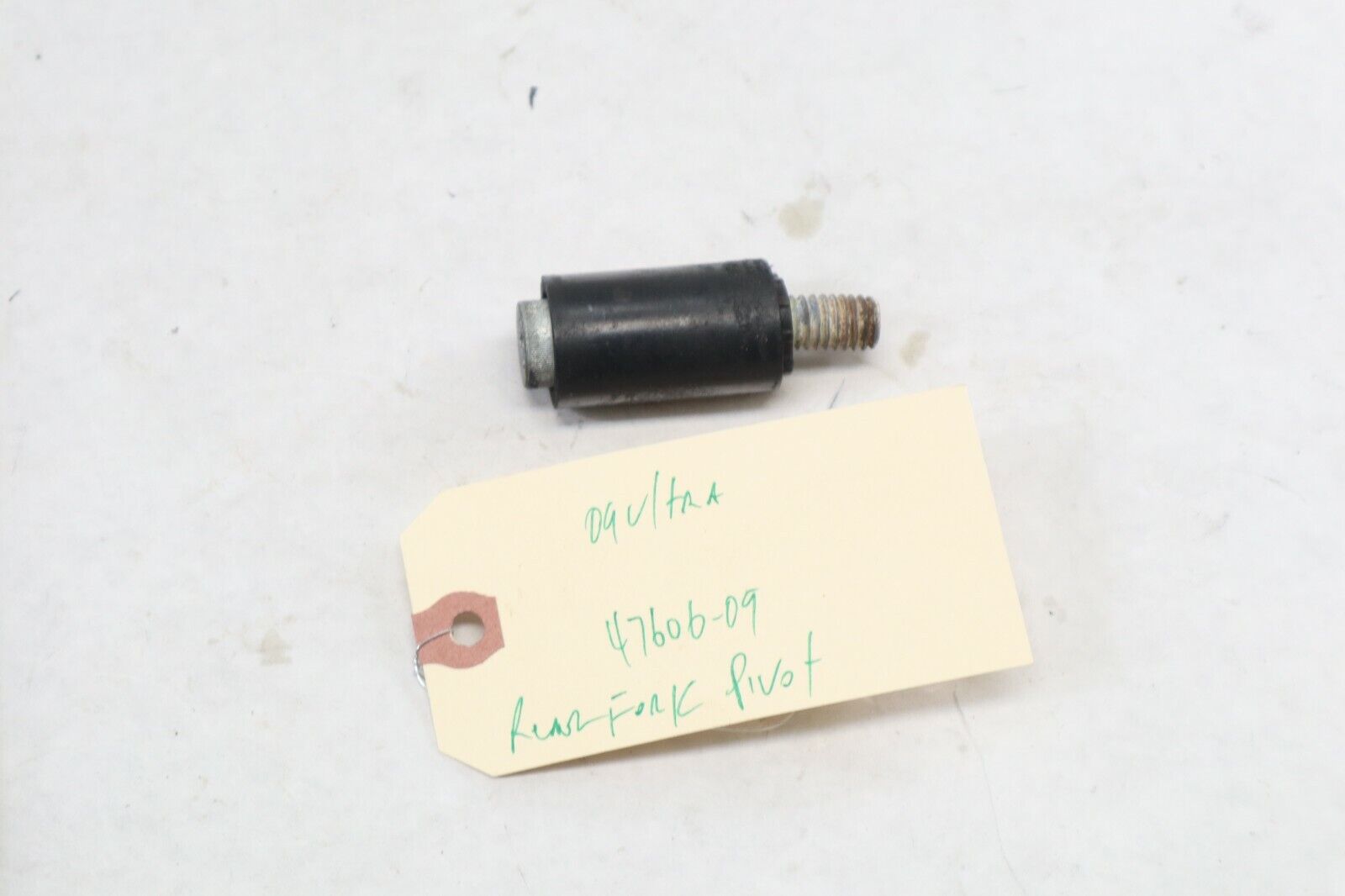 OEM Harley Davidson Rear Fork Pivot 2009 Ultra Blk/Sil 47606-09