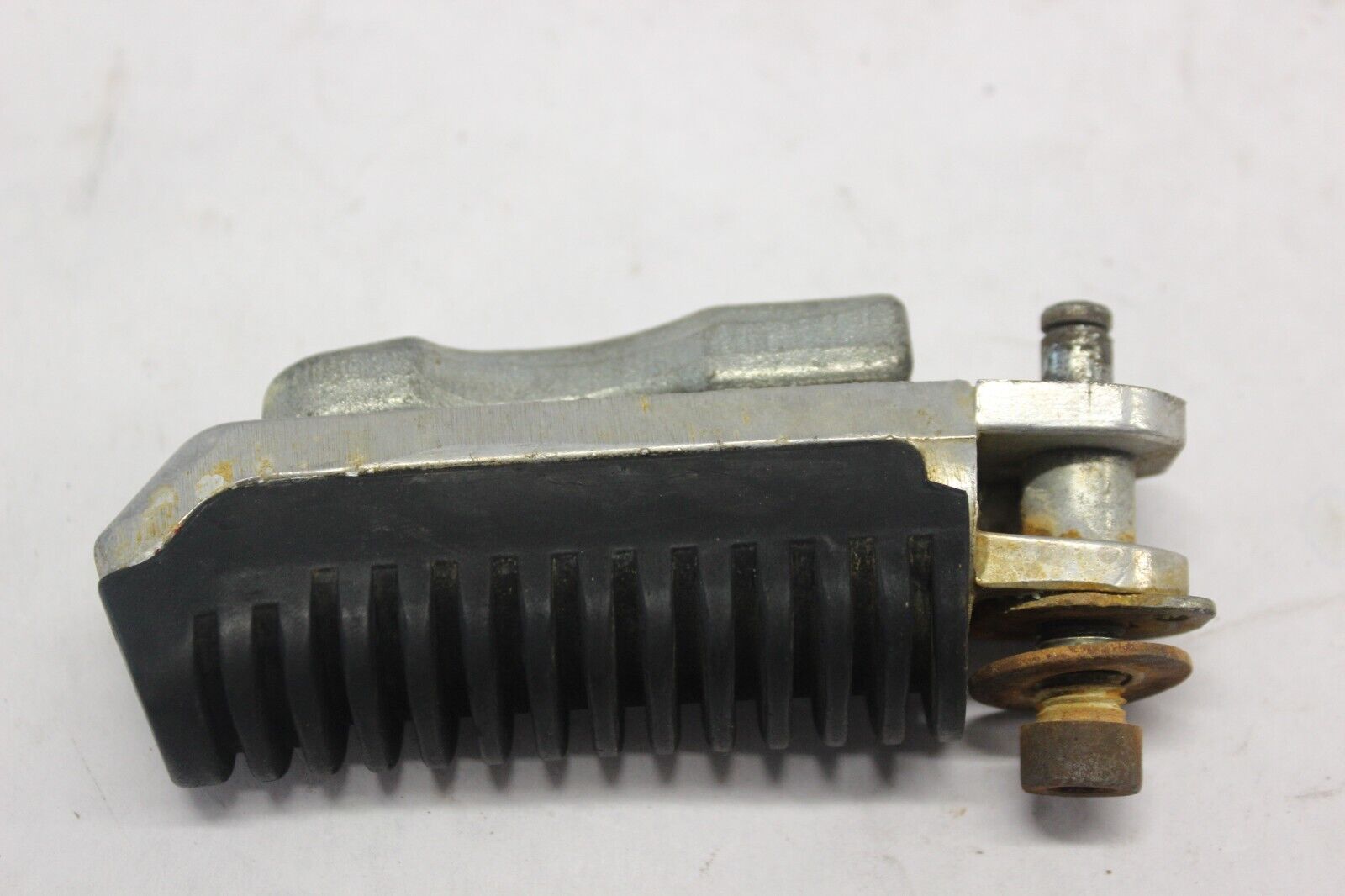 PASSENGER FOOTREST BAR LEFT 43620-40C00 2001 GSF1200 SUZUKI BANDIT