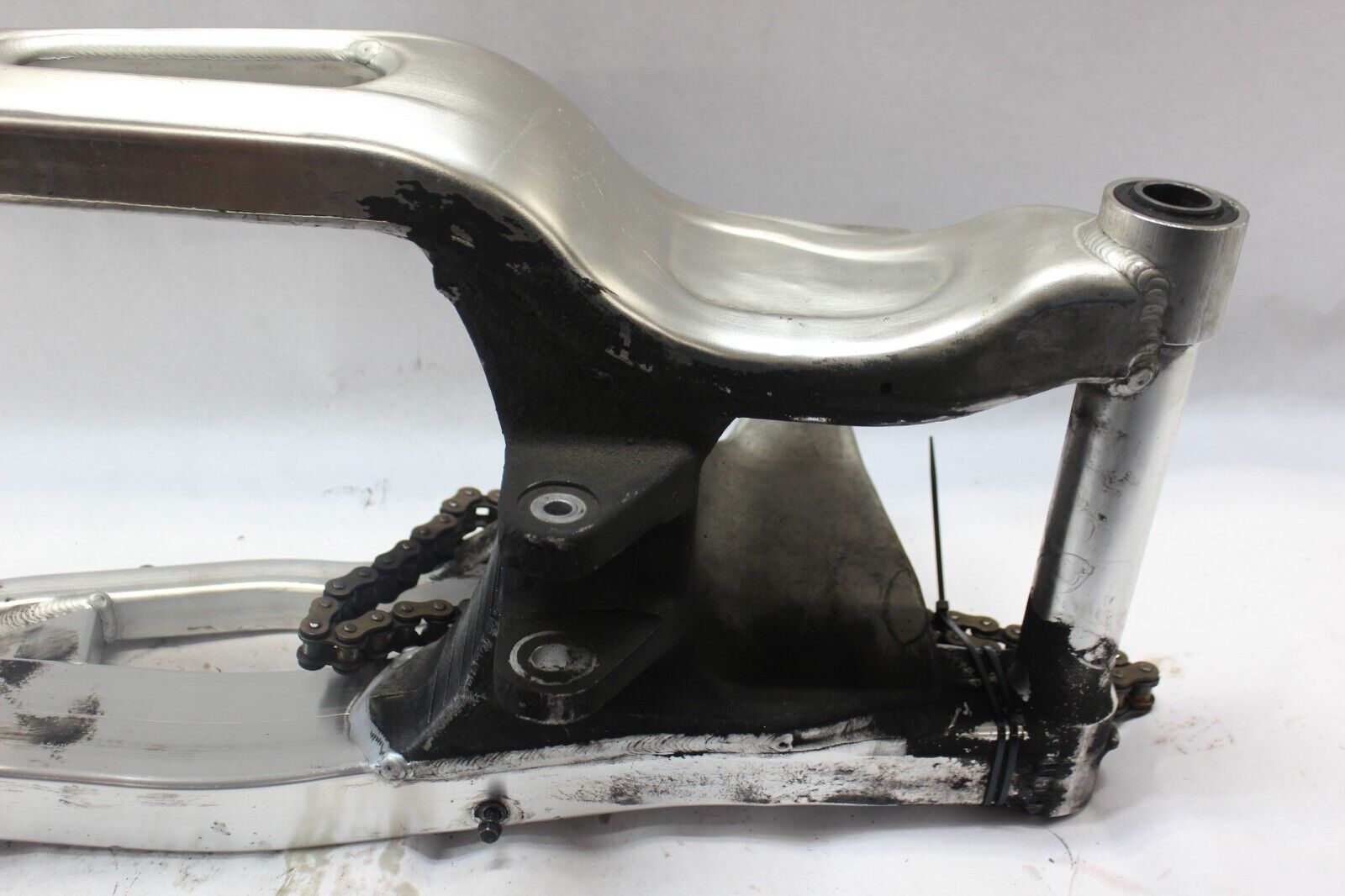 SWINGARM (52200-MEL-D40) DRIVE CHAIN 06405-MEL-003 2006 CBR1000RR