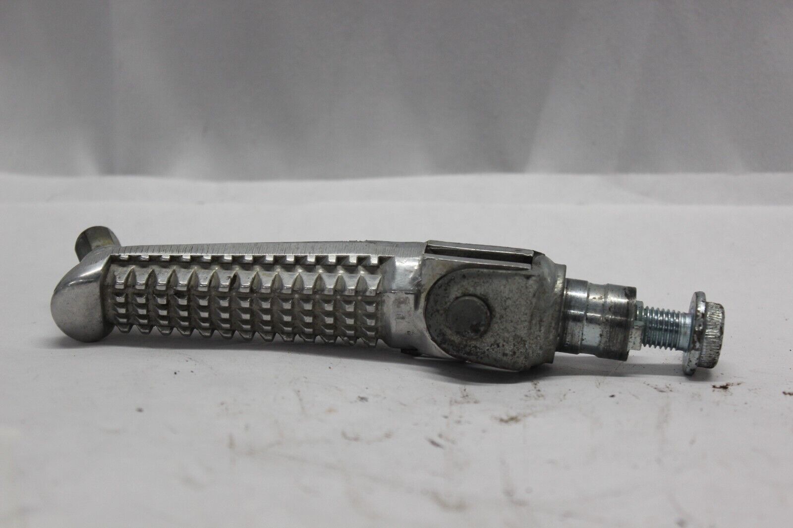 FRONT FOOTREST ASSY LEFT 43591-02F01 1999 Suzuki GSX-R600