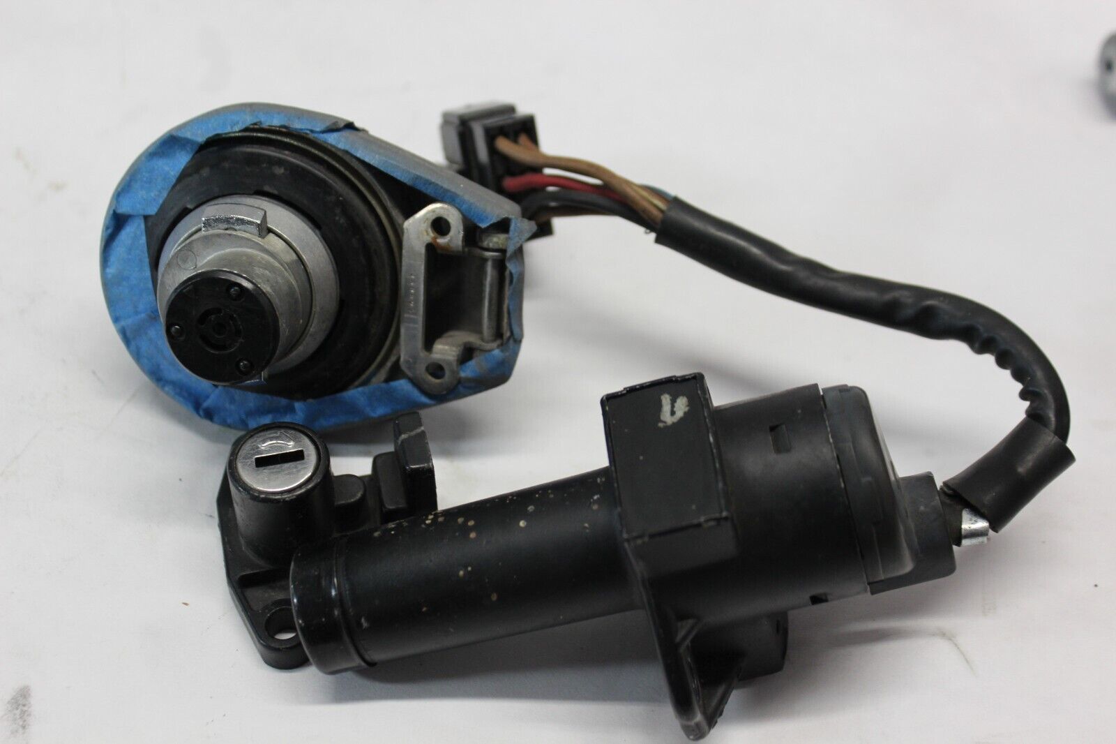 LOCKSET 35010-MB1-870 1984 Honda VF700C