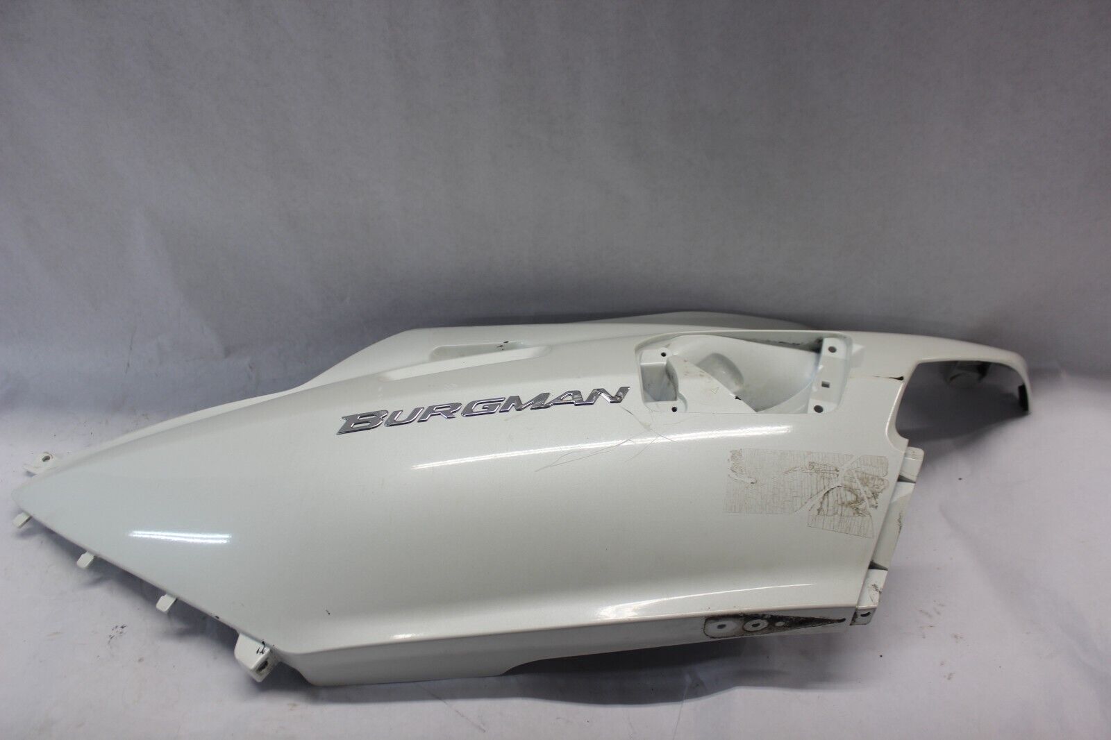 LEFT SIDE COVER (WHITE) 47211-10G31-YC3 2006 BURGMAN AN650K6