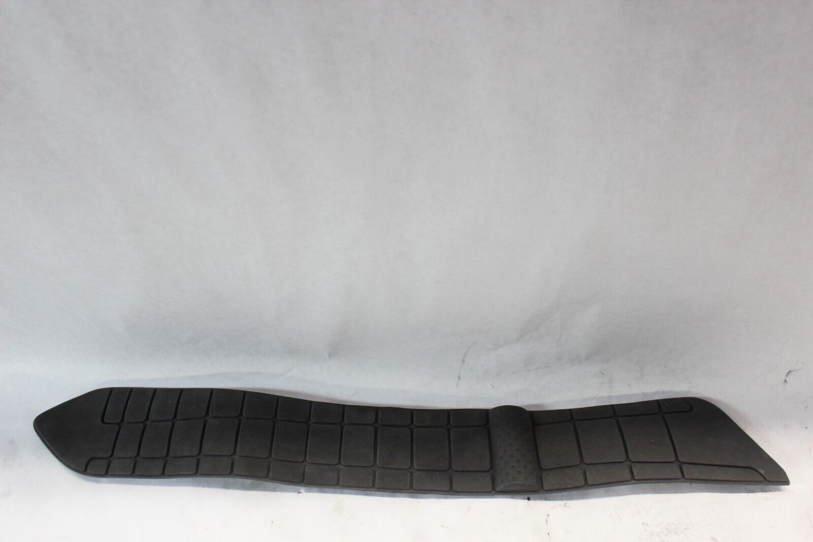 FRONT FLOORMAT RIGHT 48211-10G00-Y0J 2006 BURGMAN AN650K6