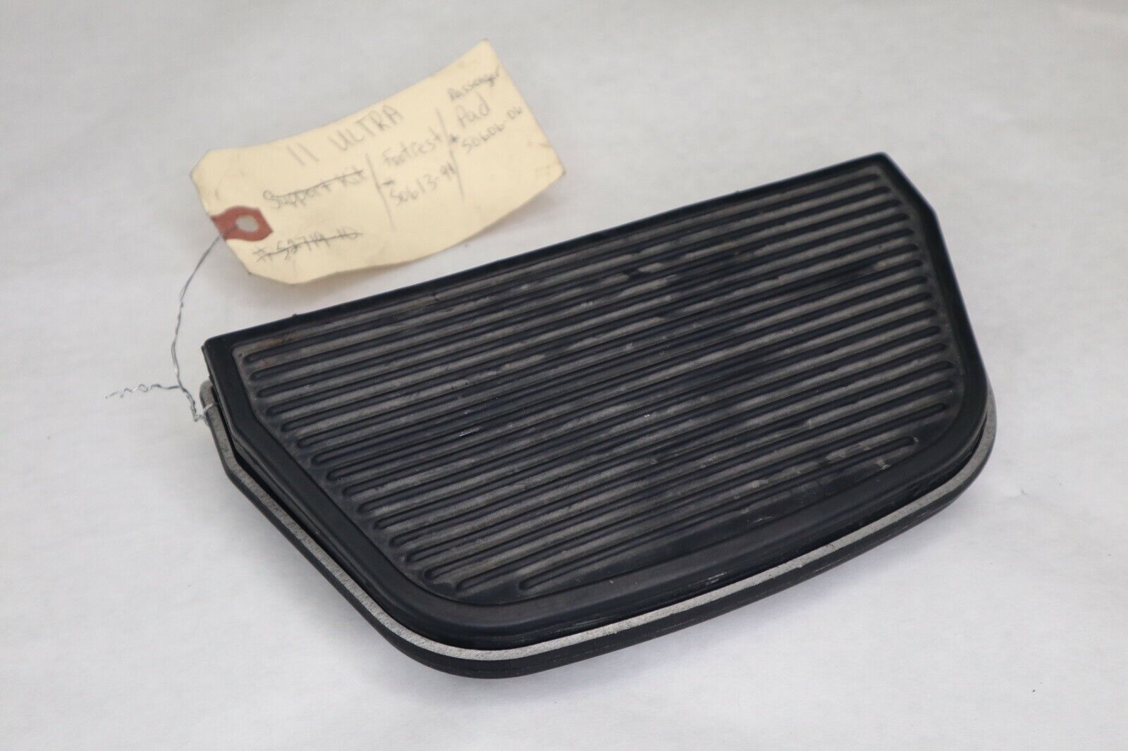OEM Harley Davidson Passenger Footboard Floorboard & Rubber Pad 2011 Ultra