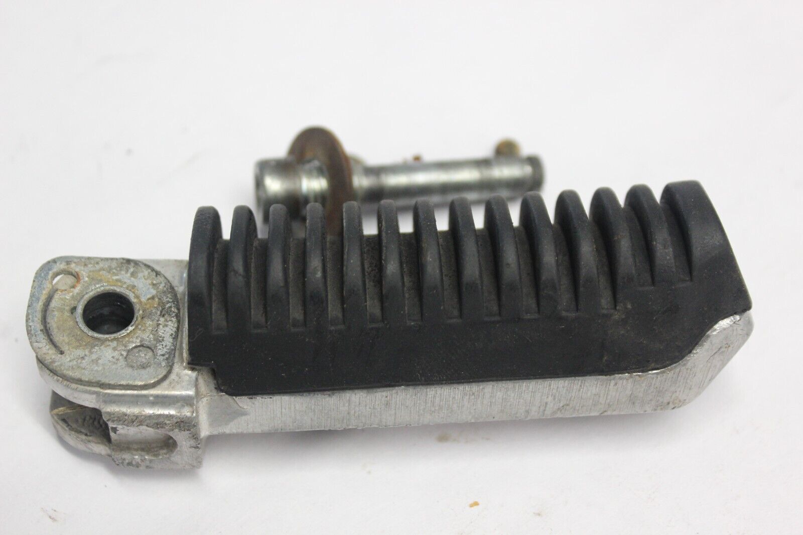 PASSENGER FOOTREST BAR RIGHT 43610-40C00 2001 GSF1200 SUZUKI BANDIT