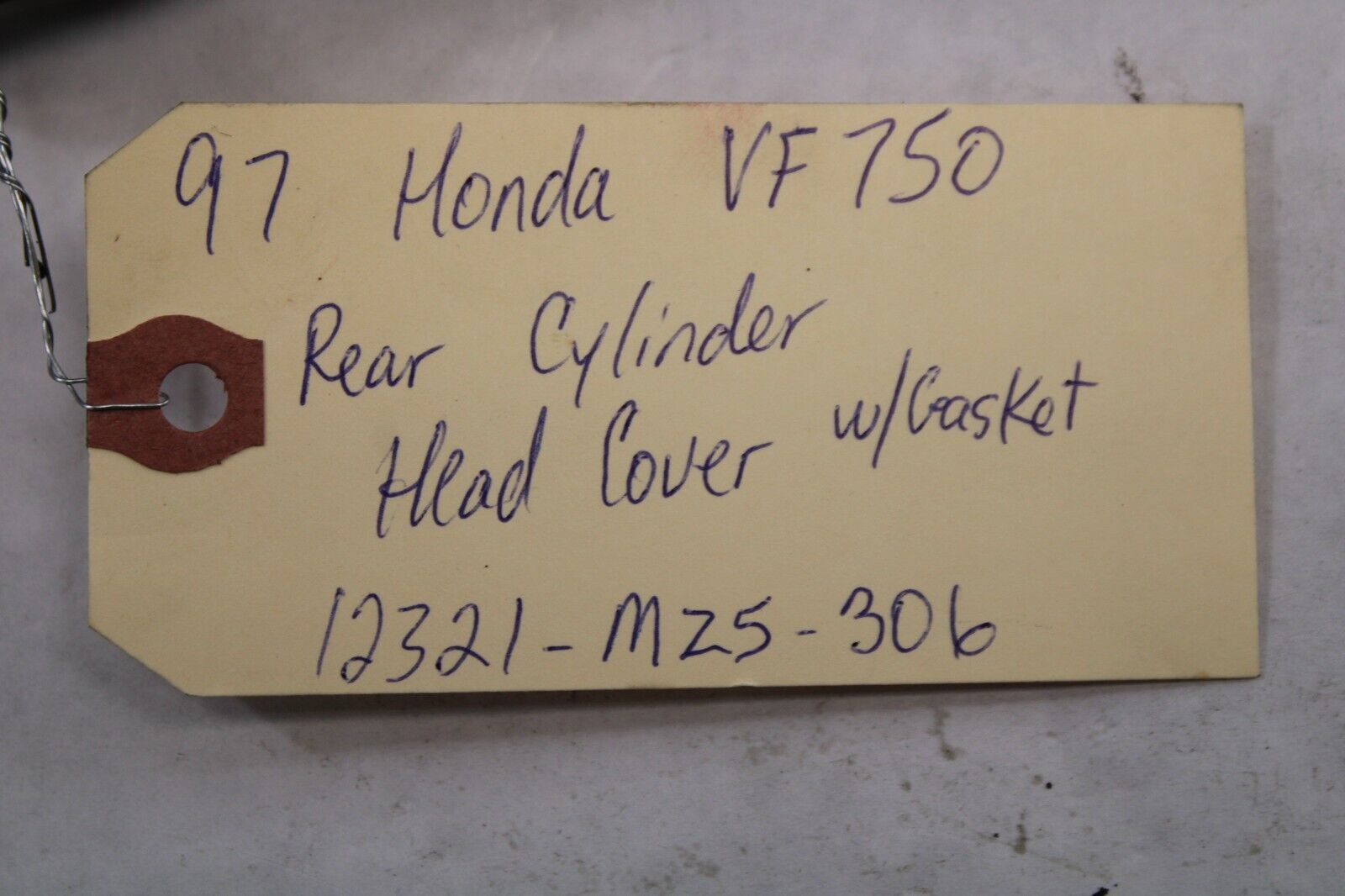 Rear Cylinder Head Cover w/Gasket 12321-MZ5-306 1997 Honda Magna VF750