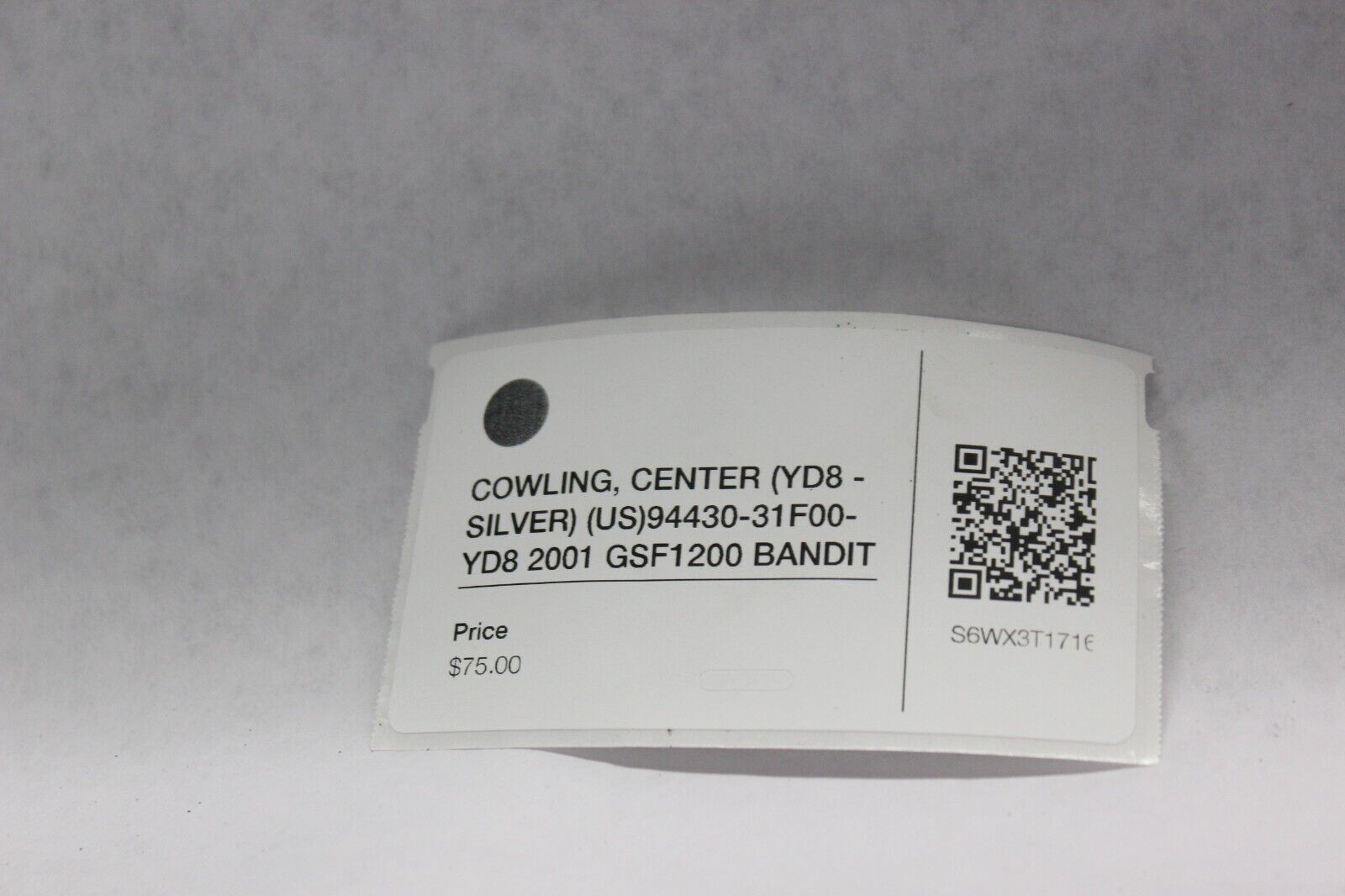 COWLING, CENTER (YD8 - SILVER) (US) 94430-31F00-YD8 2001 GSF1200 SUZUKI BANDIT