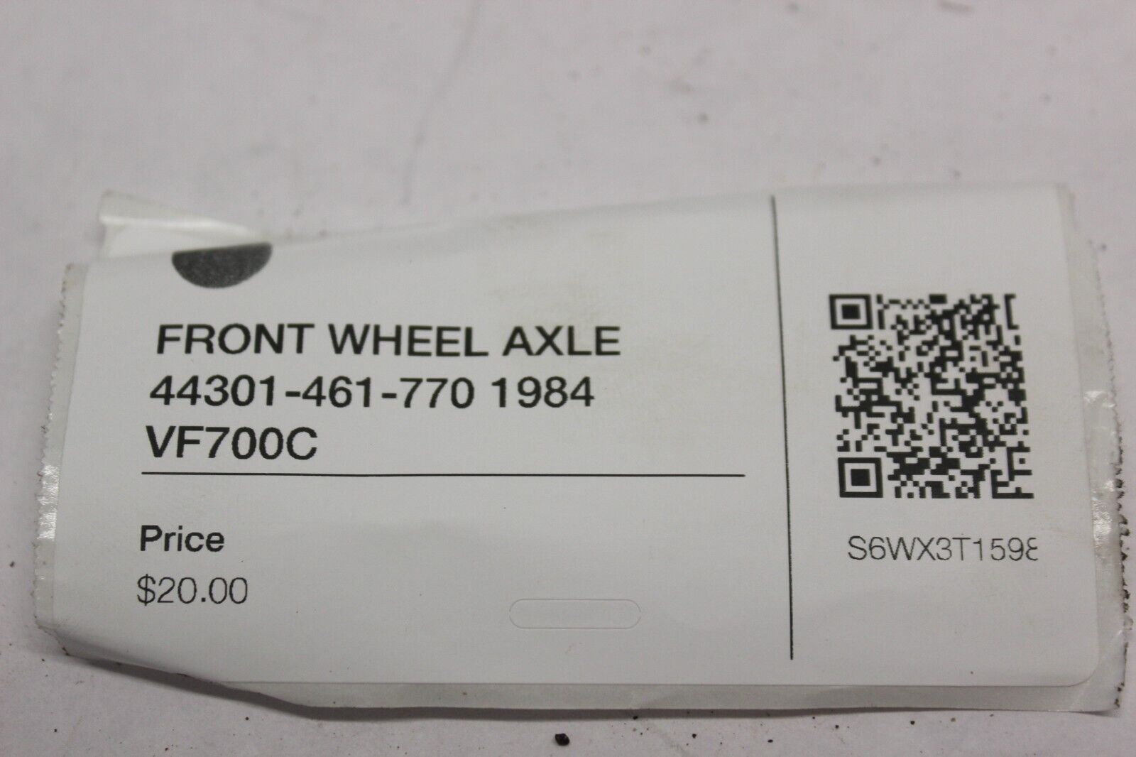 FRONT WHEEL AXLE 44301-461-770 1984 Honda VF700C