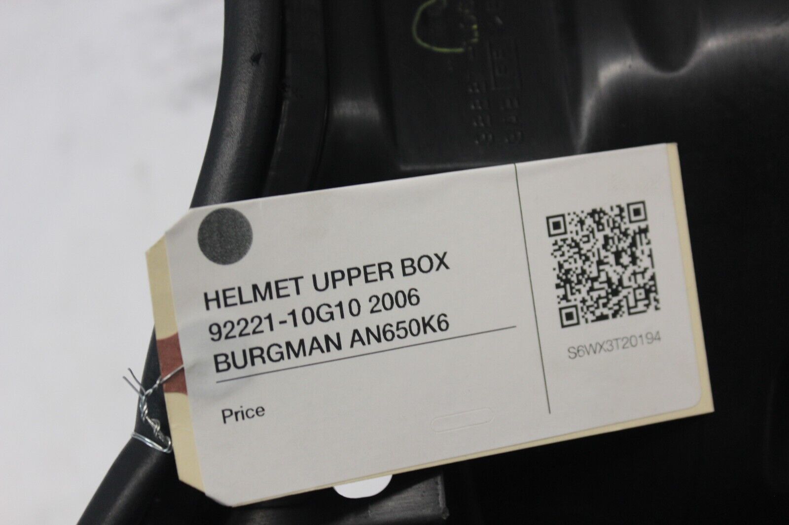 HELMET UPPER BOX 92221-10G10 2006 BURGMAN AN650K6
