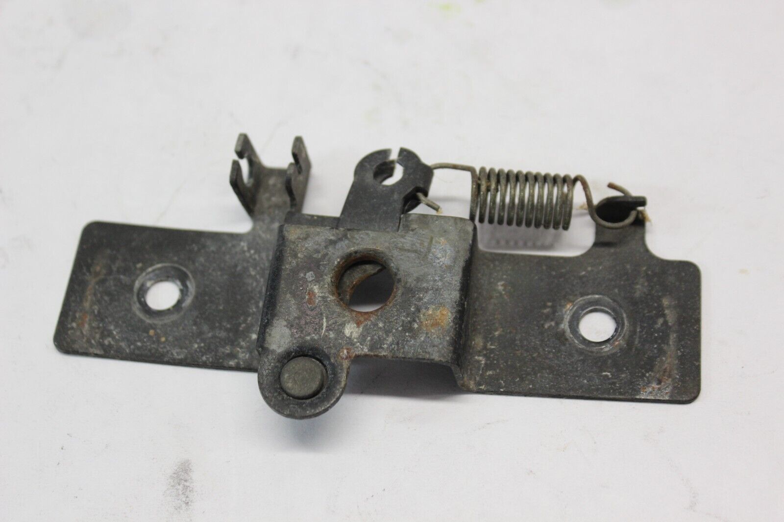 SEAT LOCK BRACKET W/SPRING 77160-MB1-870 1984 Honda VF700C