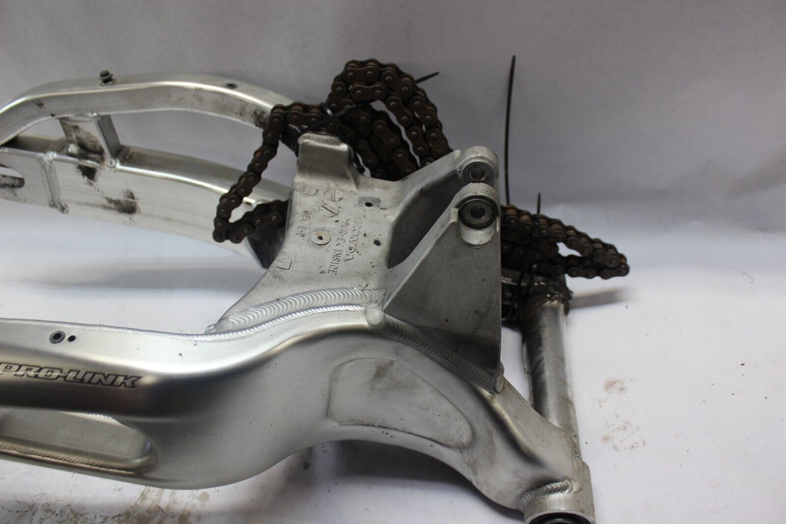 SWINGARM (52200-MEL-D40) DRIVE CHAIN 06405-MEL-003 2006 CBR1000RR