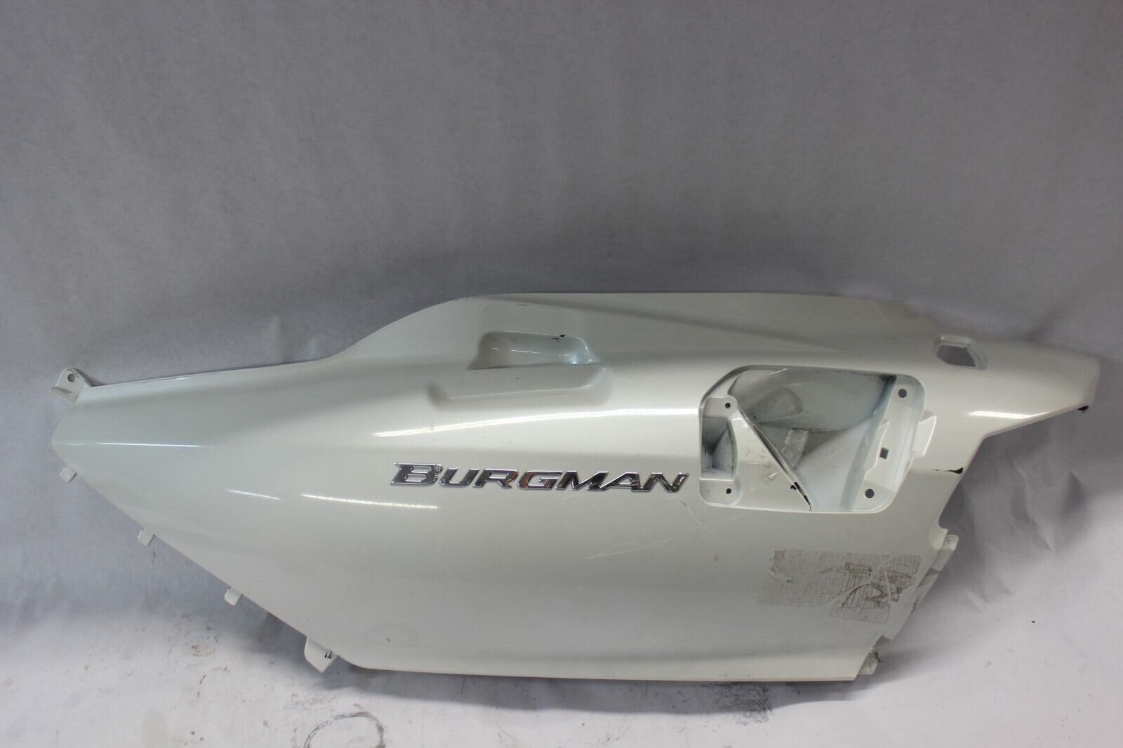 LEFT SIDE COVER (WHITE) 47211-10G31-YC3 2006 BURGMAN AN650K6
