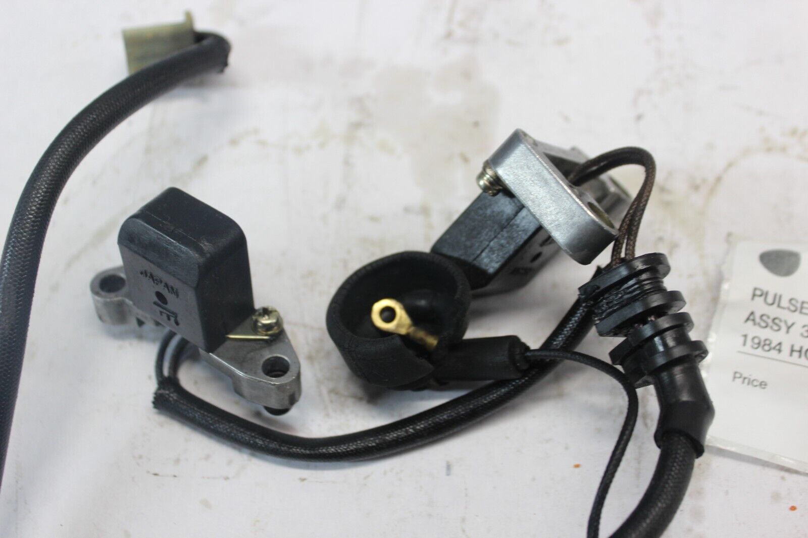 PULSE GENERATOR ASSY 30300-MB0-174 1984 HONDA VF700C