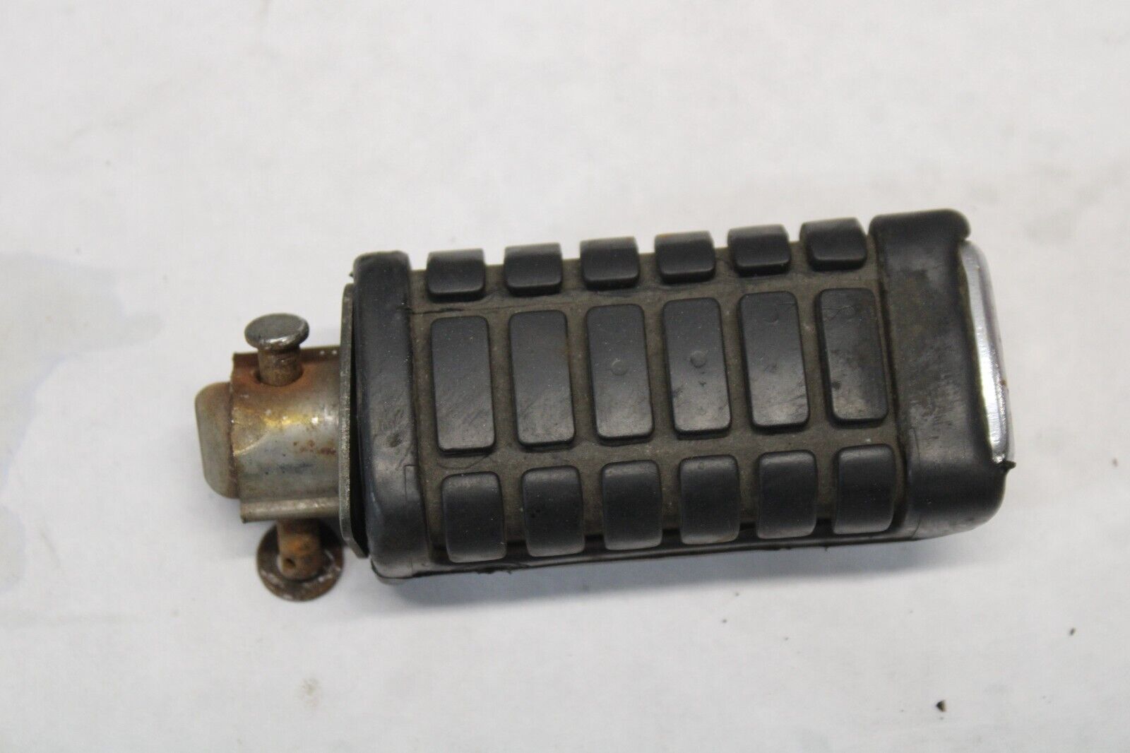 RIGHT PASSENGER STEP BAR 50711-ME9-000 1983 Honda VT750C Shadow