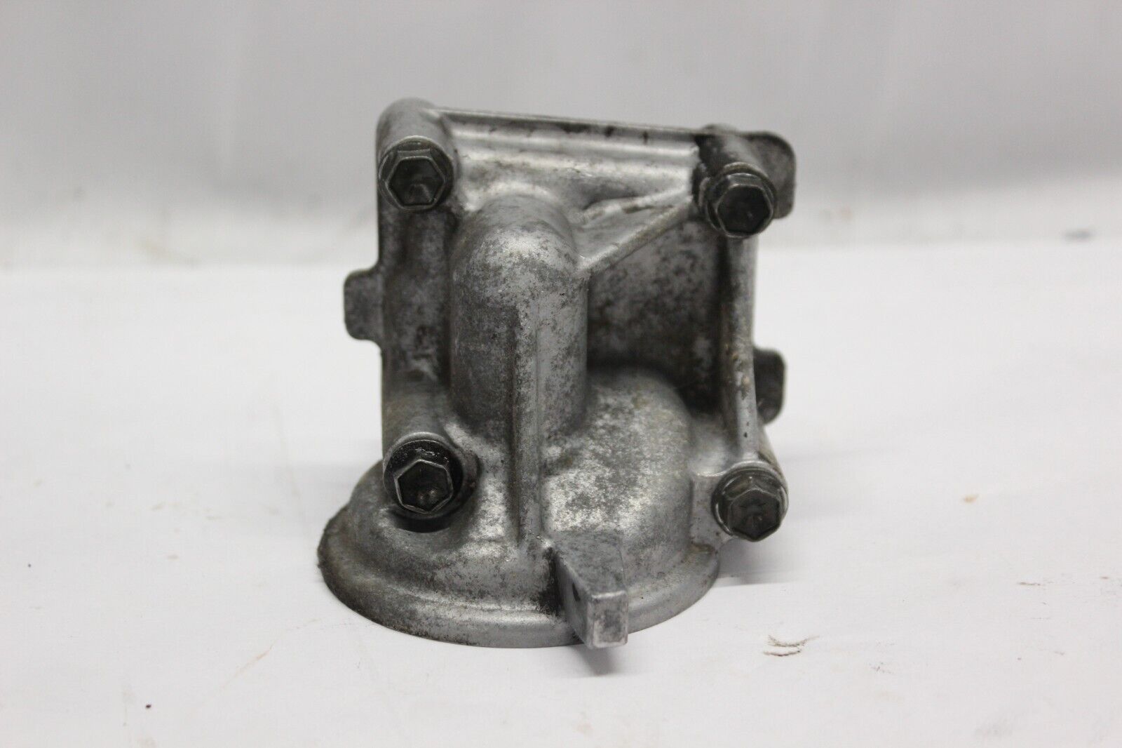 OIL FILTER HOLDER W/BOLTS 16515-34E00 1999 GSX R600