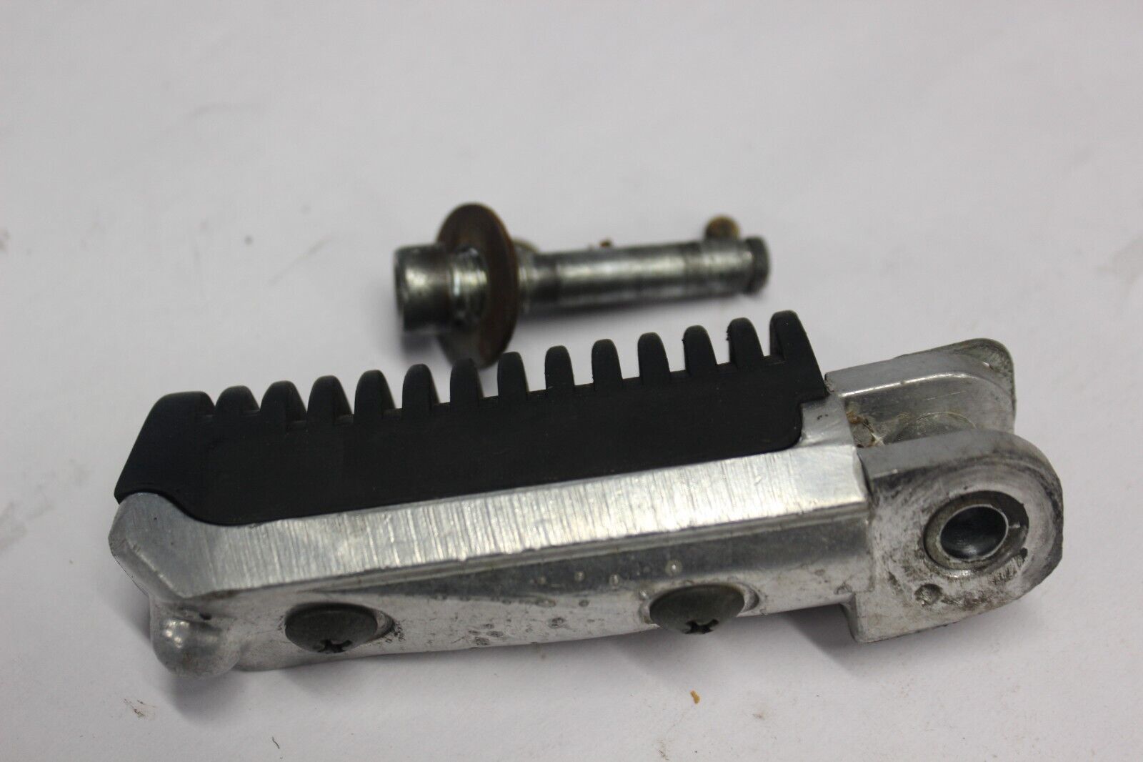 PASSENGER FOOTREST BAR RIGHT 43610-40C00 2001 GSF1200 SUZUKI BANDIT
