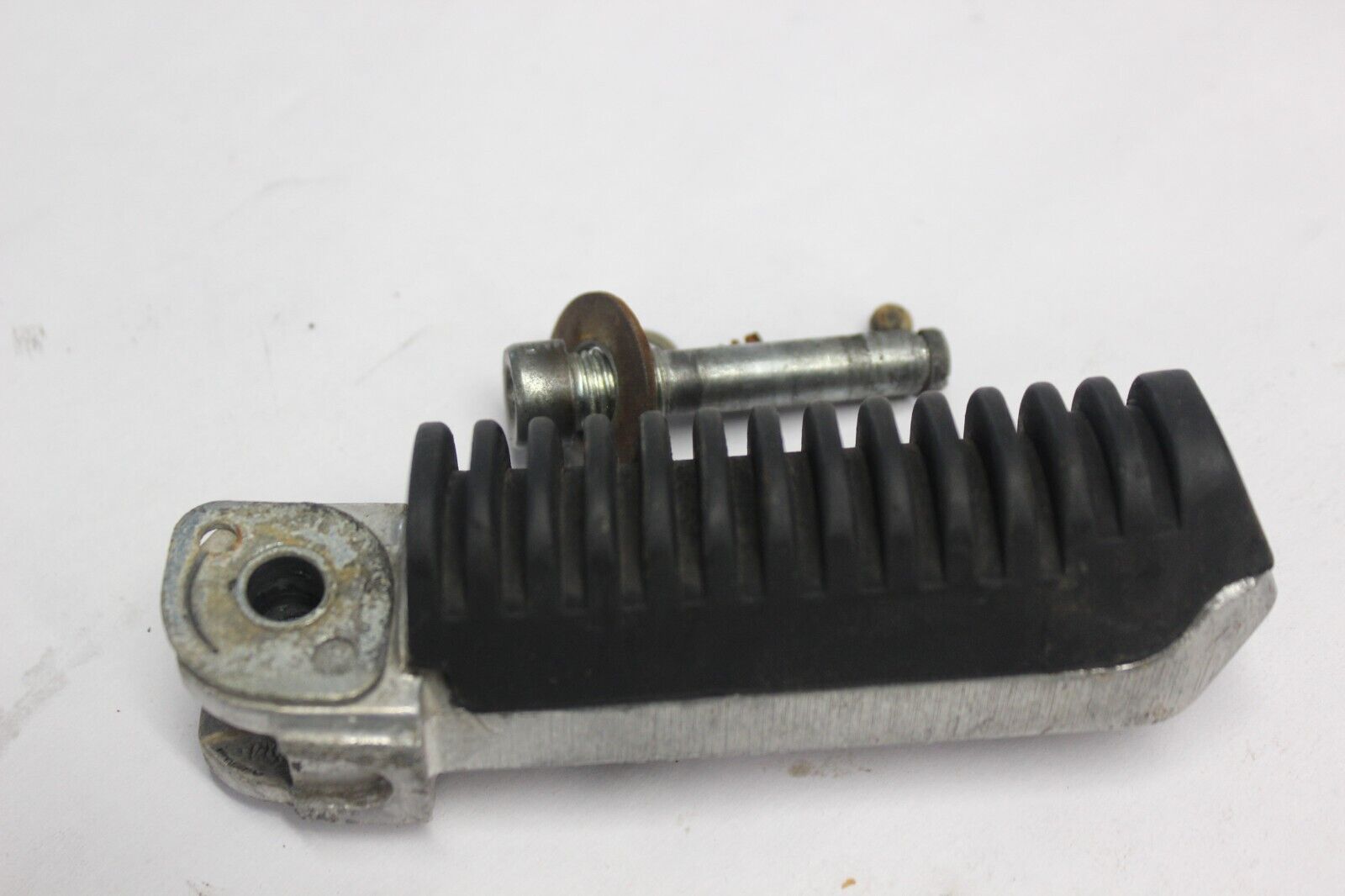 PASSENGER FOOTREST BAR RIGHT 43610-40C00 2001 GSF1200 SUZUKI BANDIT
