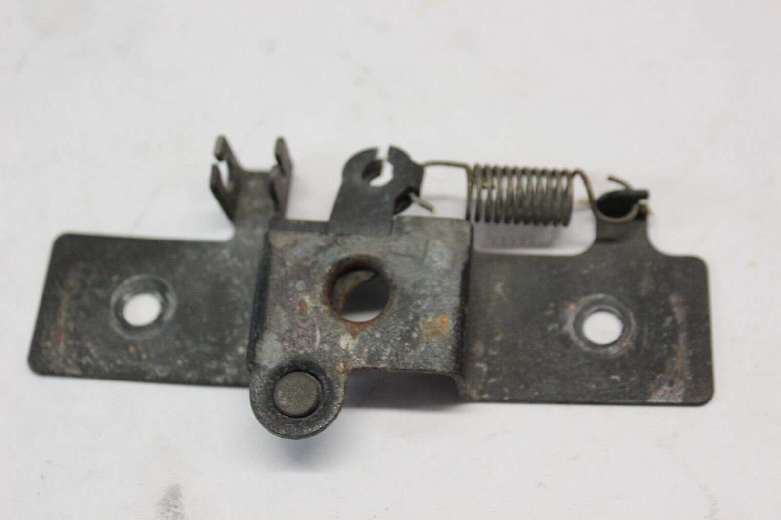 SEAT LOCK BRACKET W/SPRING 77160-MB1-870 1984 Honda VF700C