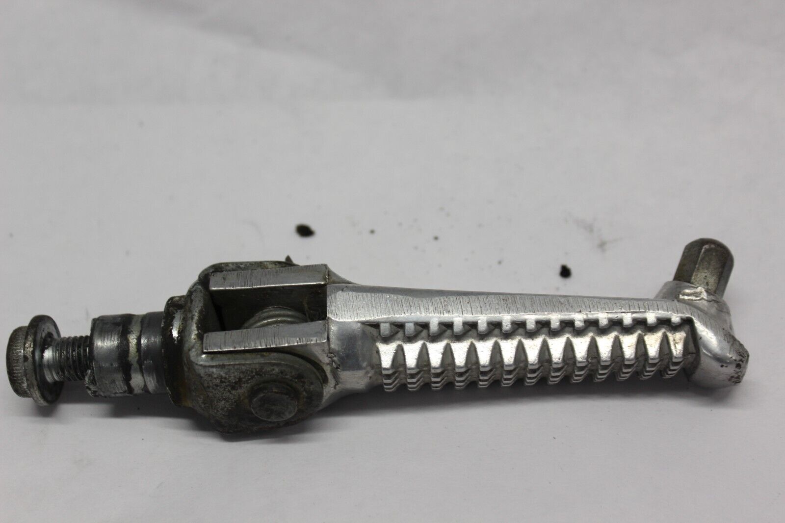 FRONT FOOTREST ASSY RIGHT 43531-33D01 1999 Suzuki GSX-R600