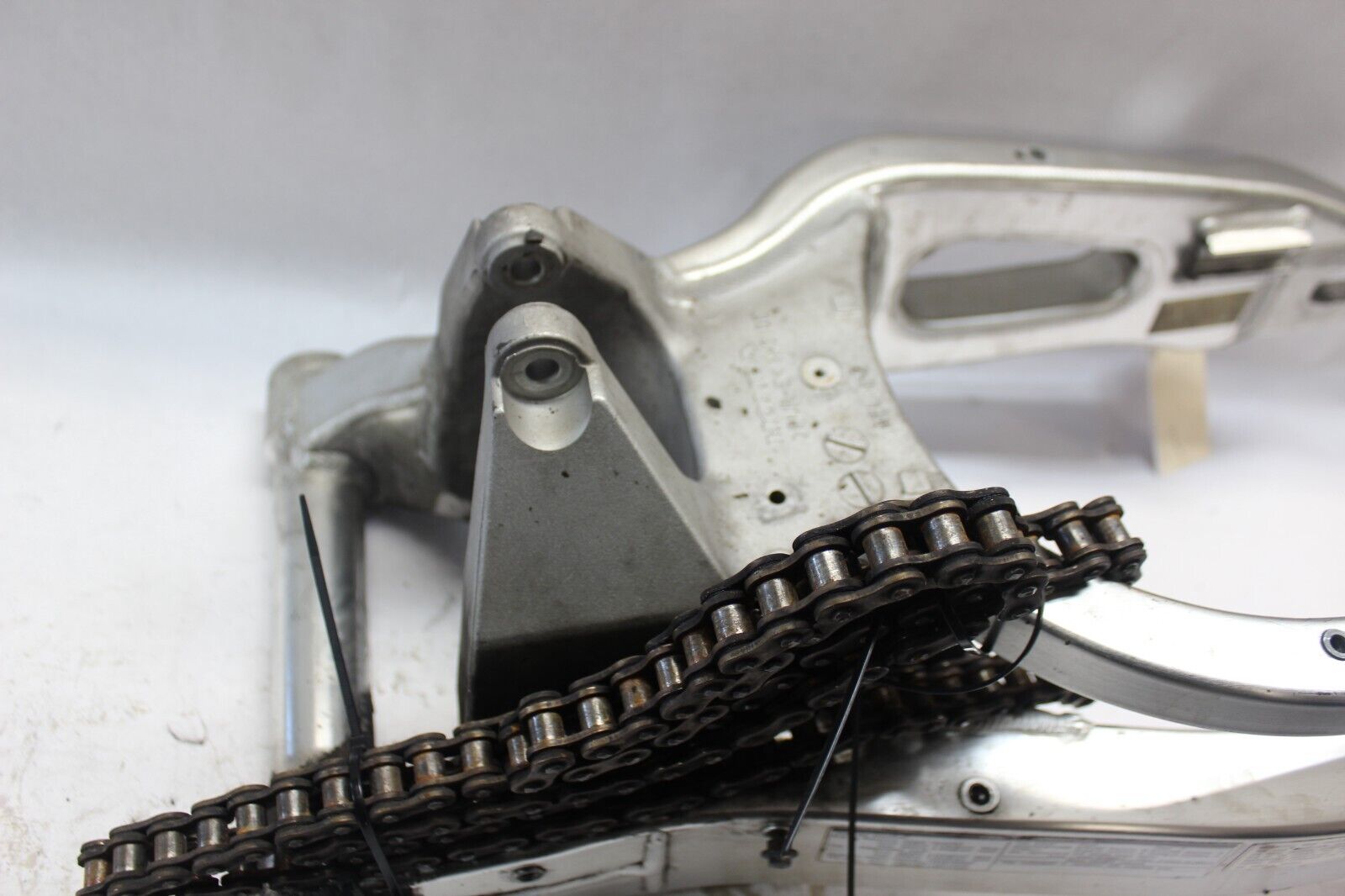 SWINGARM (52200-MEL-D40) DRIVE CHAIN 06405-MEL-003 2006 CBR1000RR